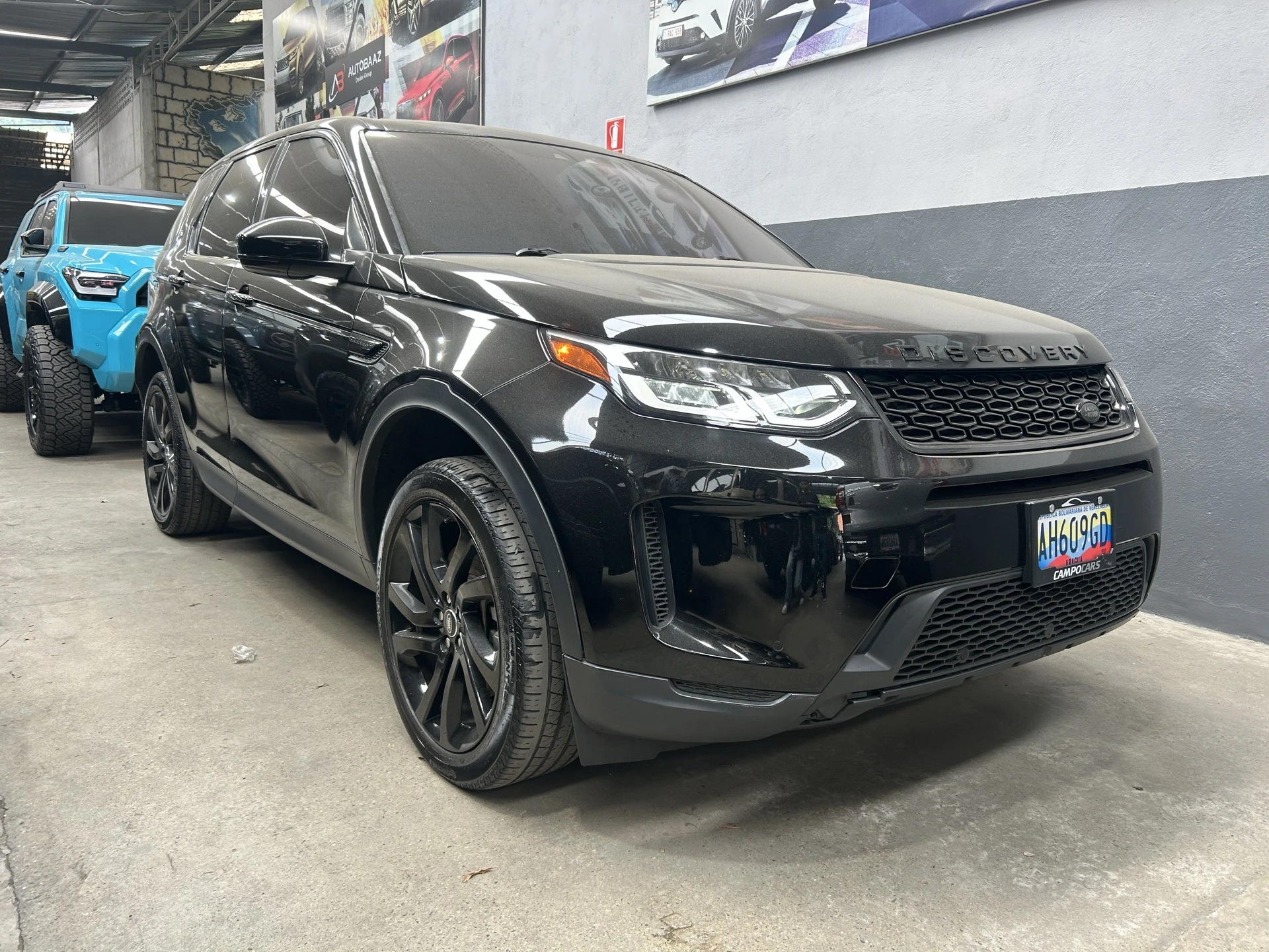 2020 Land Rover Discovery 3 P250