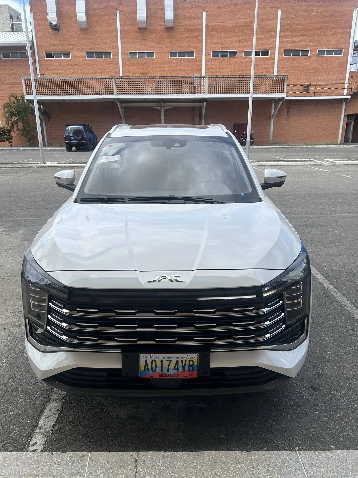 2026 JAC JS8
