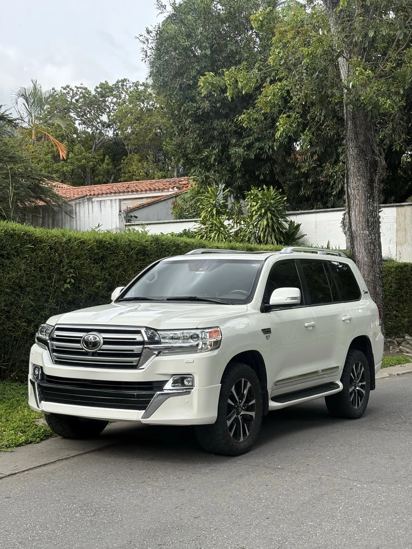 2016 Toyota Land Cruiser