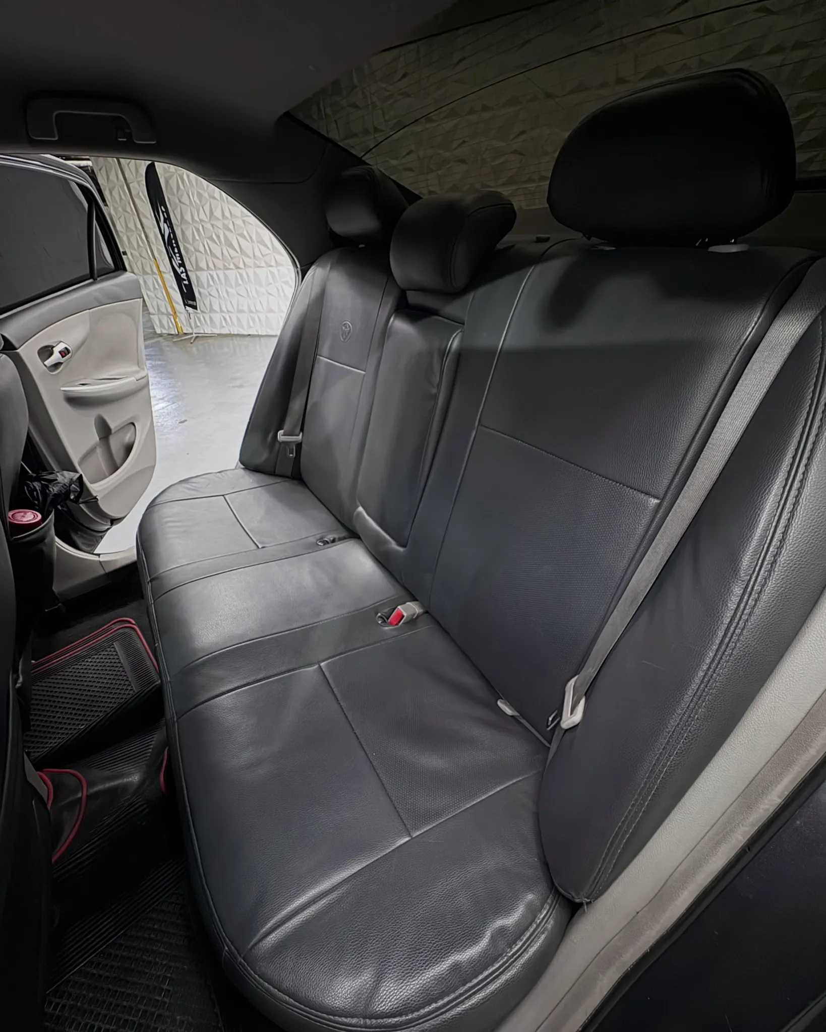 2013 Toyota Corolla GLI — photo 2
