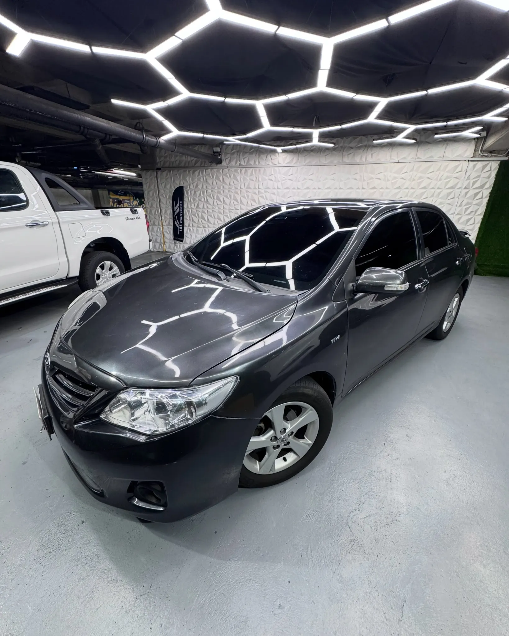 2013 Toyota Corolla GLI — photo 4