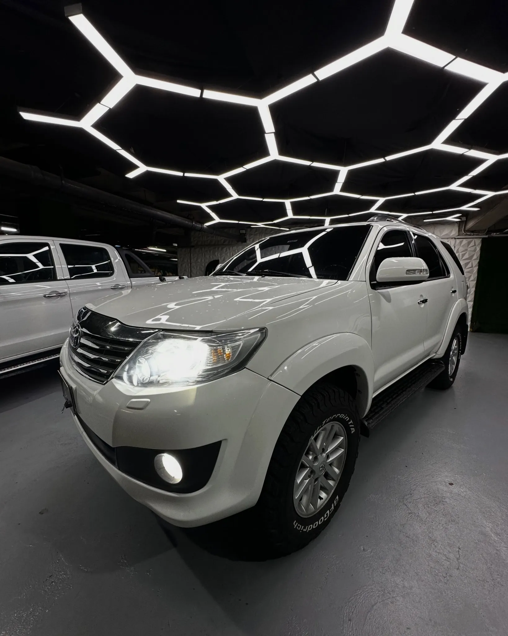 2017 Toyota Fortuner SR — photo 2