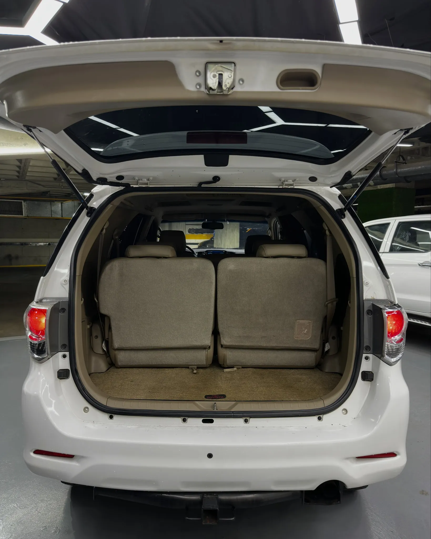 2017 Toyota Fortuner SR — photo 4