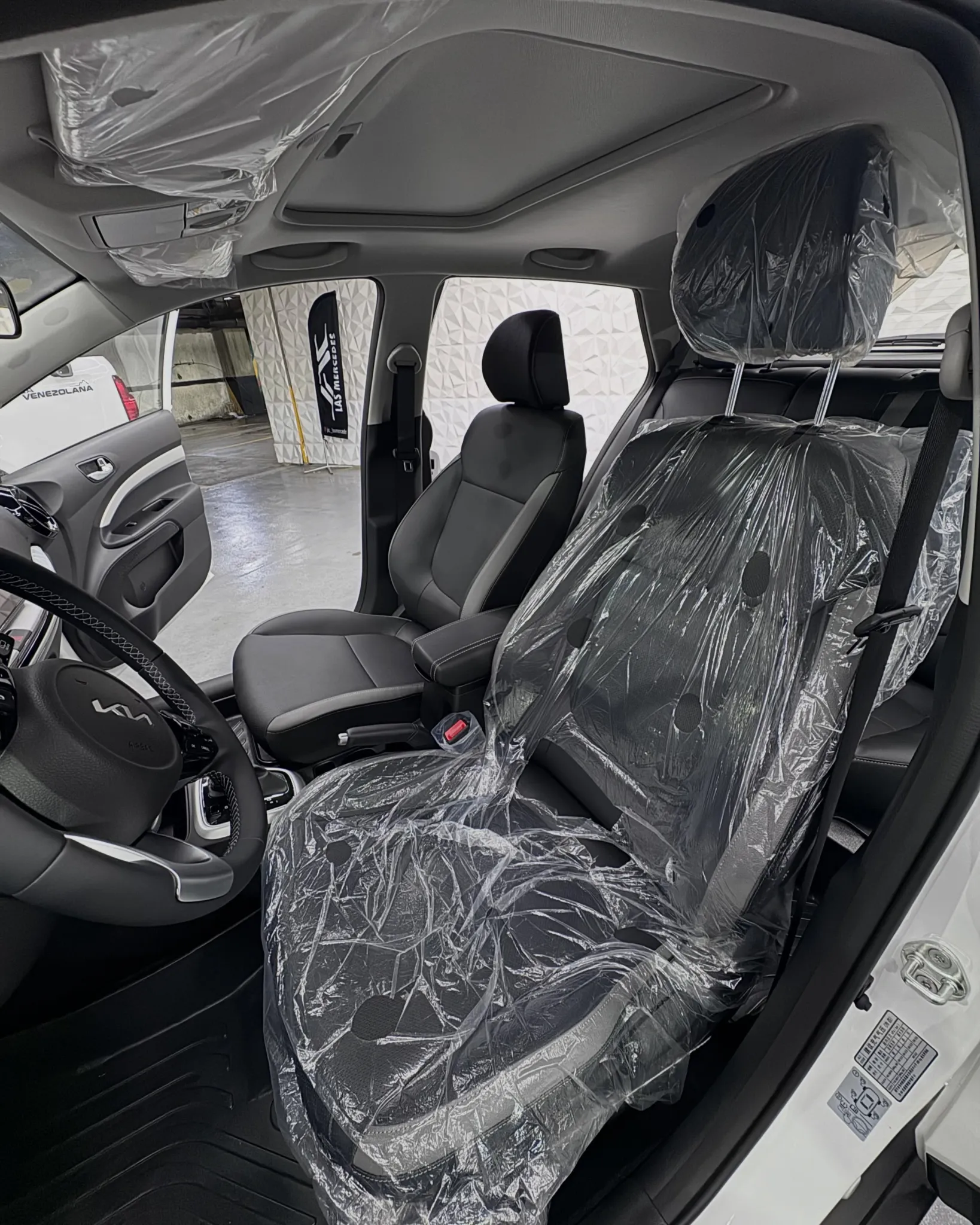 2025 Kia KX1 — photo 4