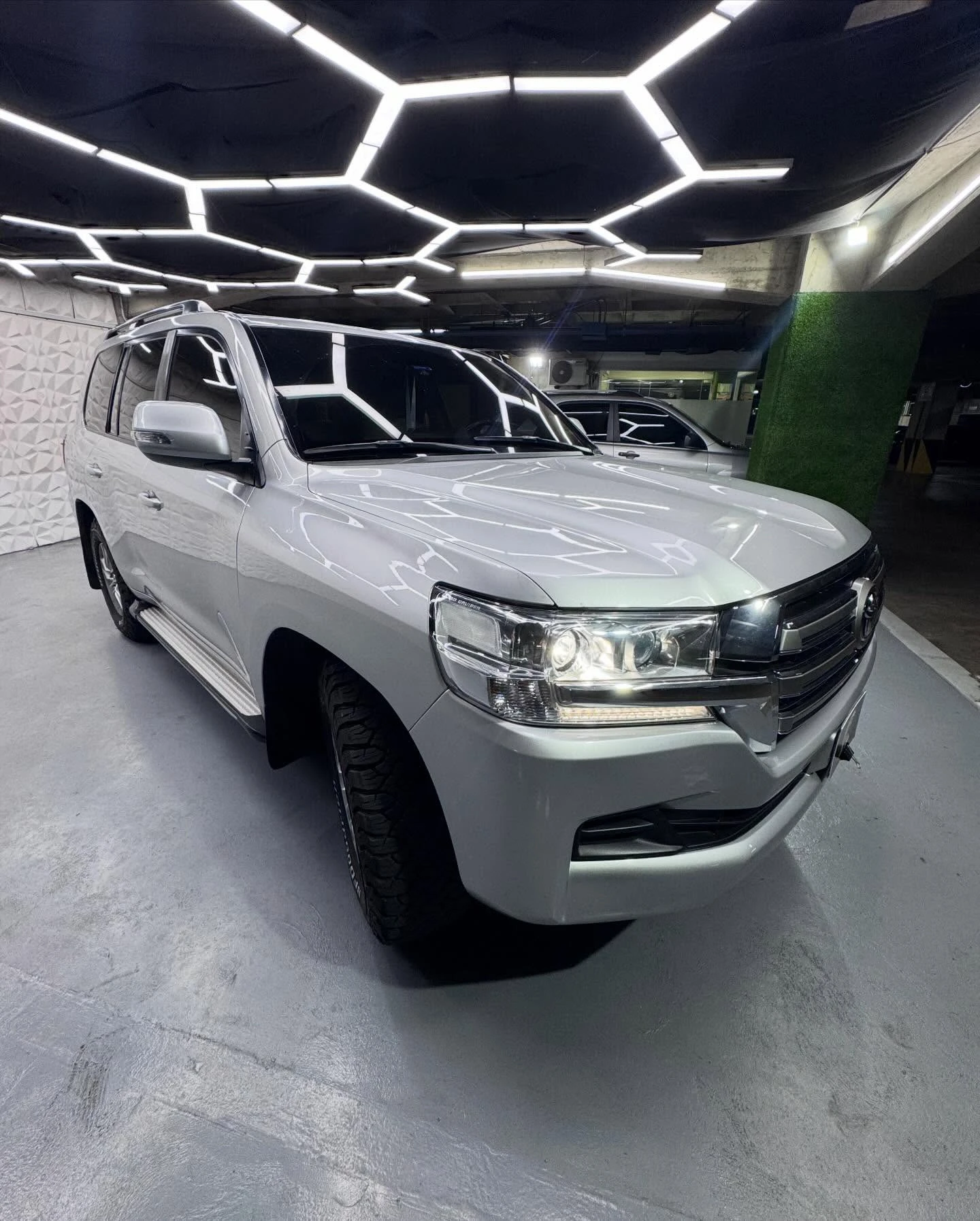 2016 Toyota Land Cruiser 200 GXR — photo 2
