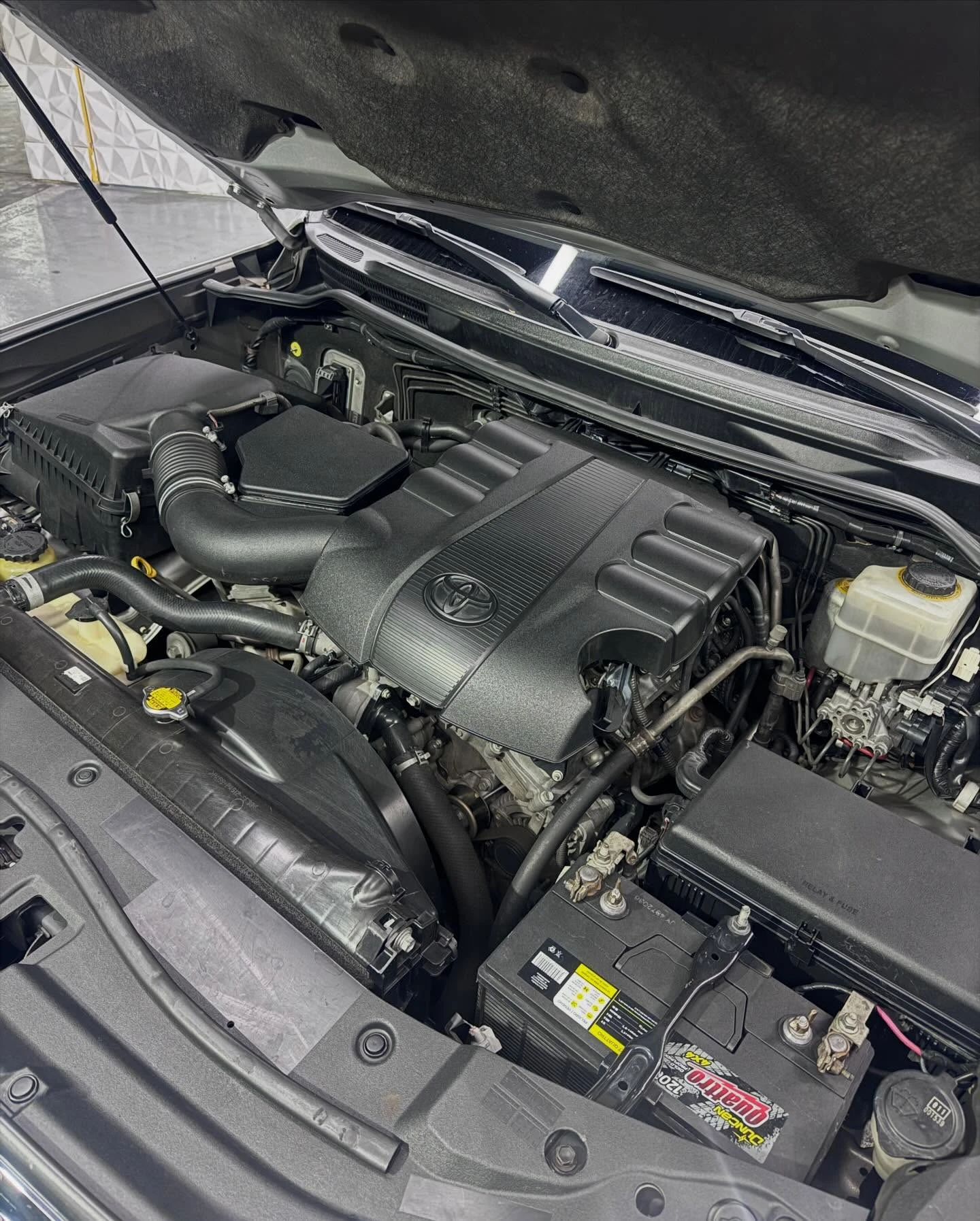 2016 Toyota Land Cruiser 200 GXR — photo 8