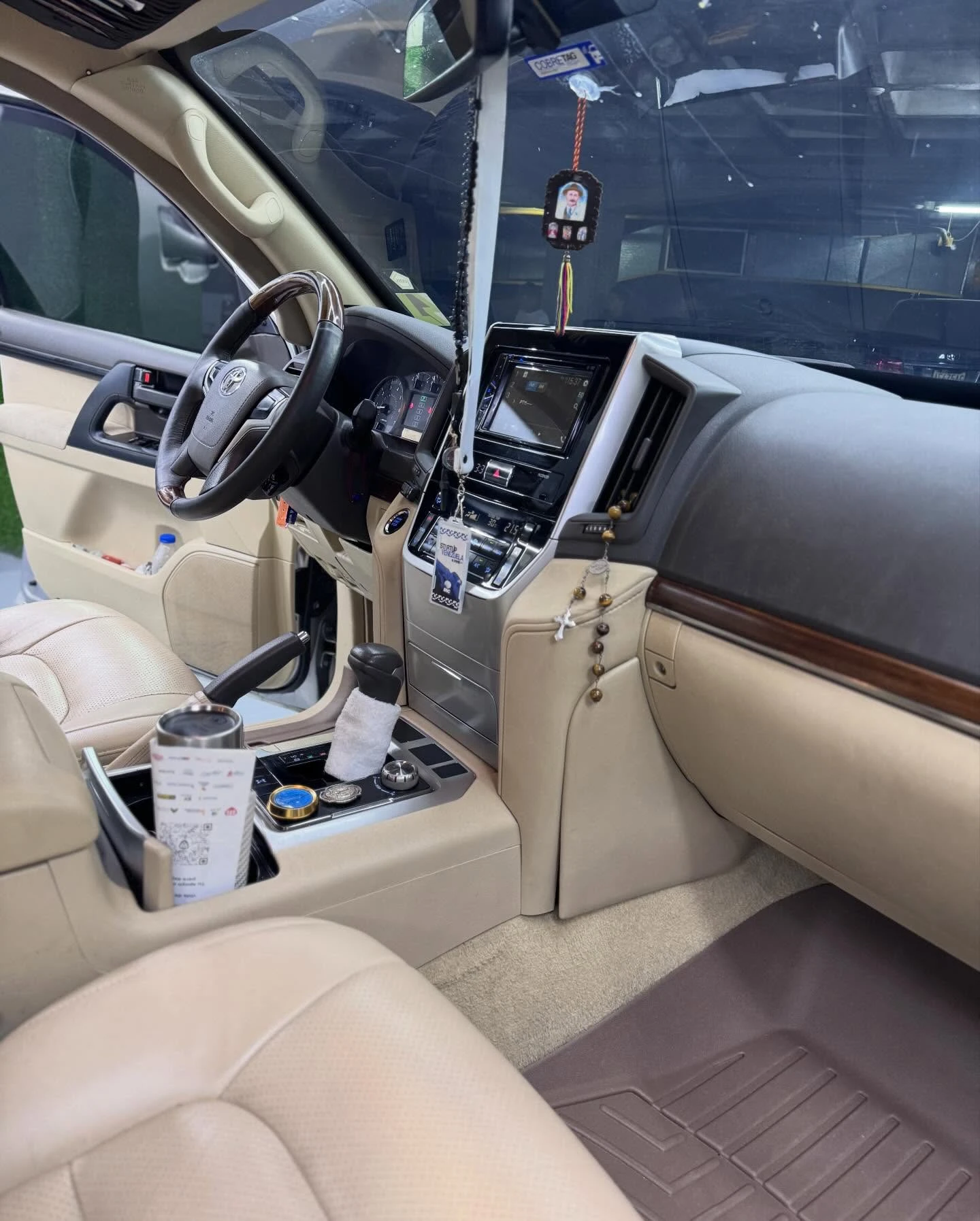 2016 Toyota Land Cruiser 200 GXR — photo 10