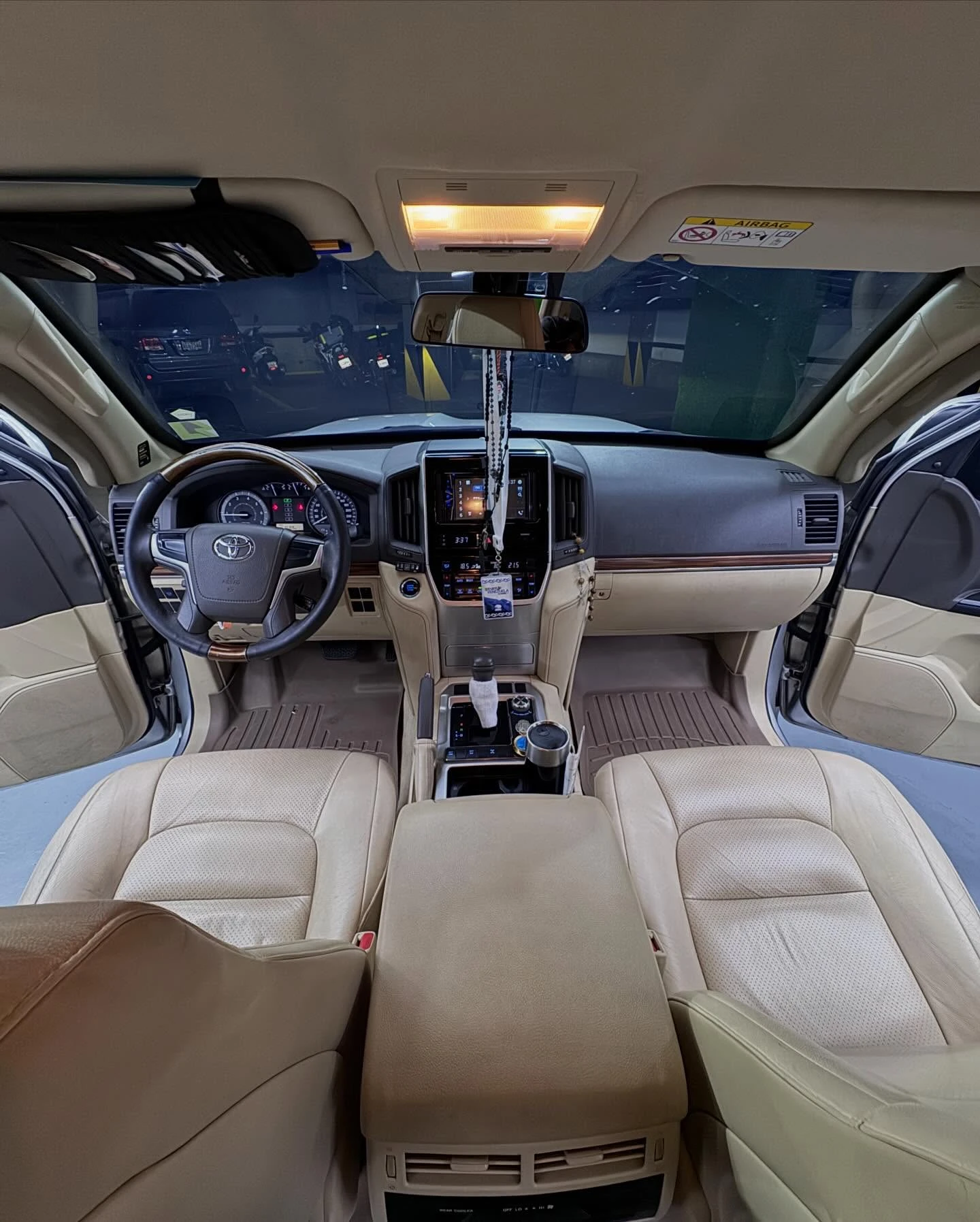 2016 Toyota Land Cruiser 200 GXR — photo 12