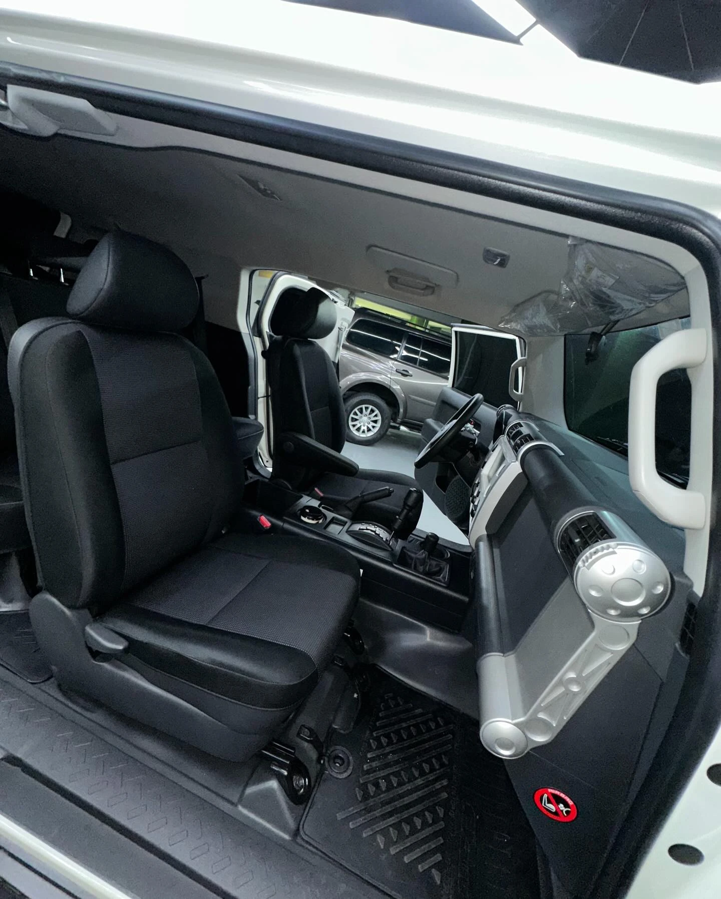 2023 Toyota FJ Cruiser — photo 6