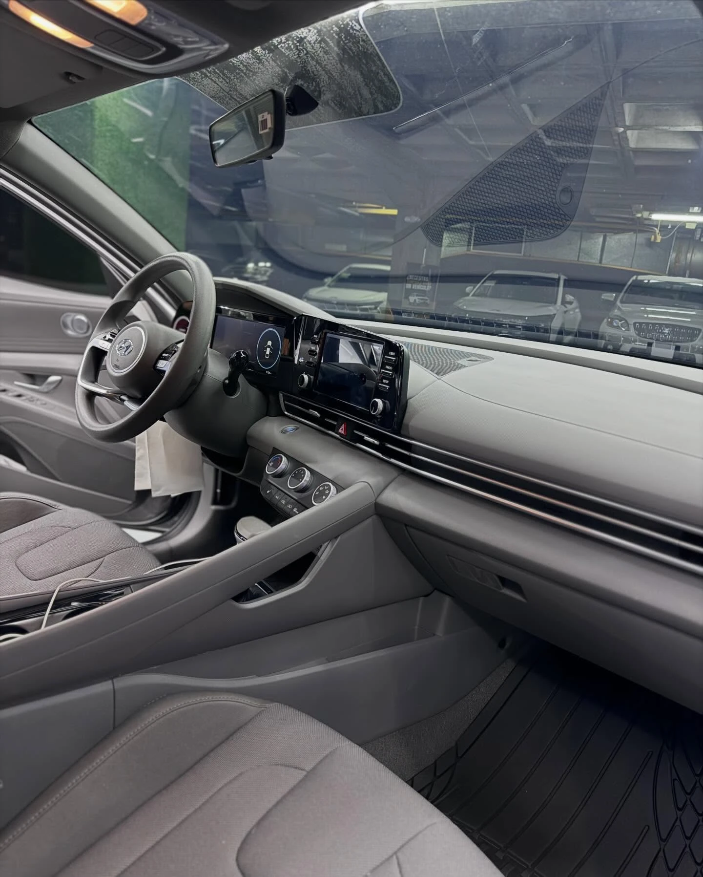 2021 Hyundai Elantra — photo 2