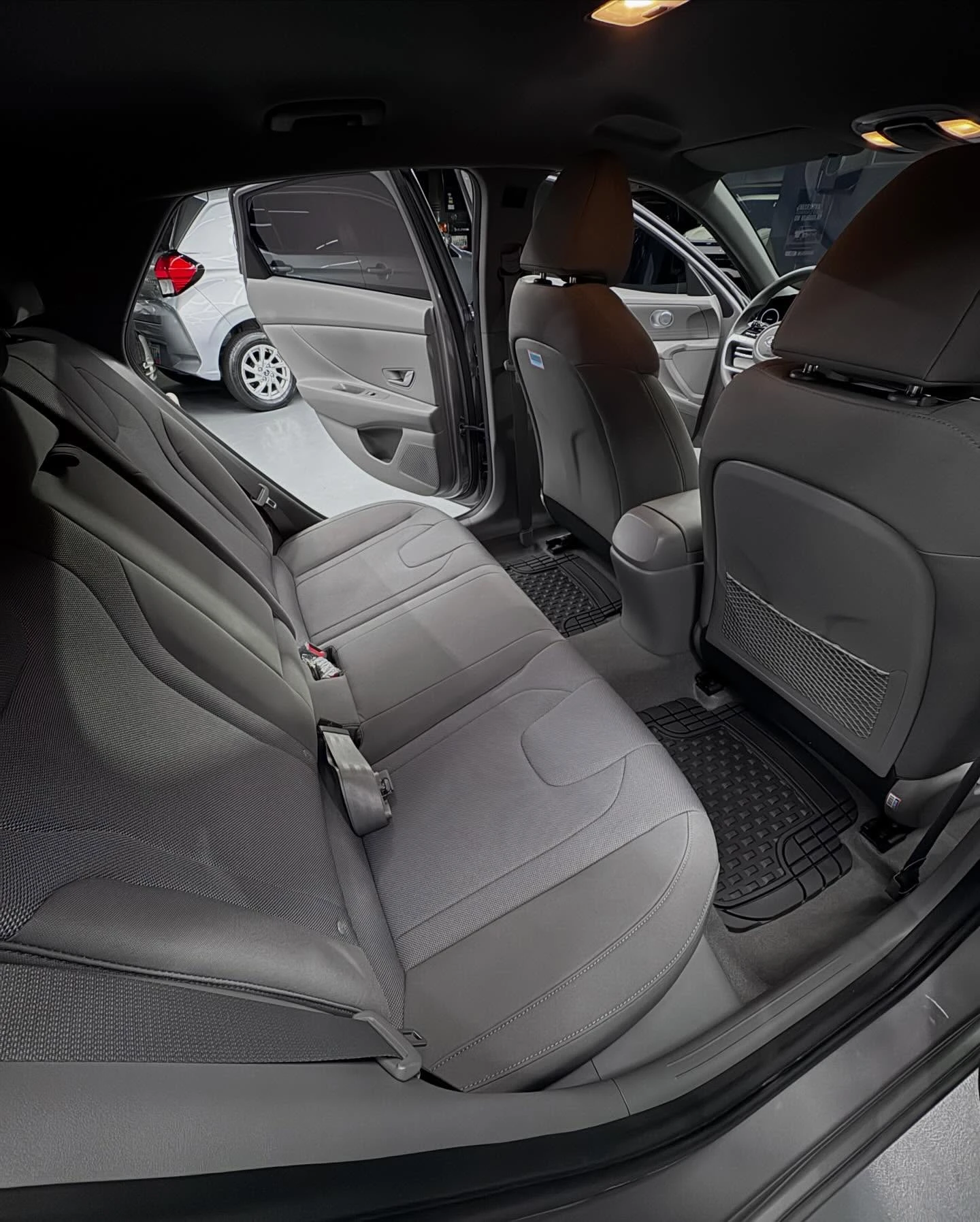 2021 Hyundai Elantra — photo 3