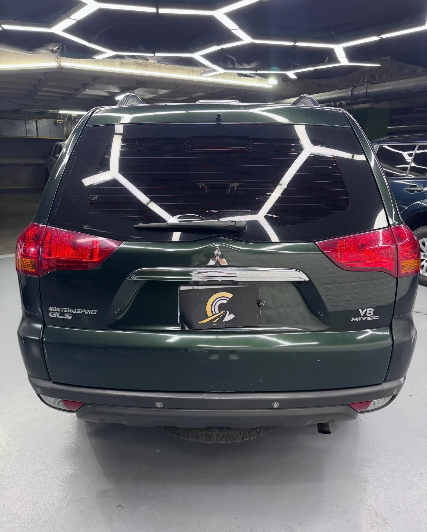 2014 Mitsubishi Montero GLS — photo 3