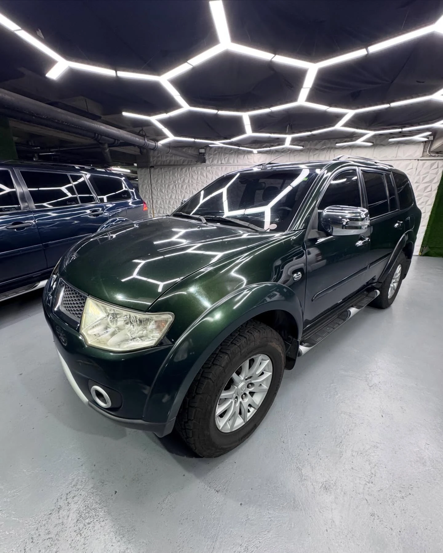 2014 Mitsubishi Montero GLS — photo 2
