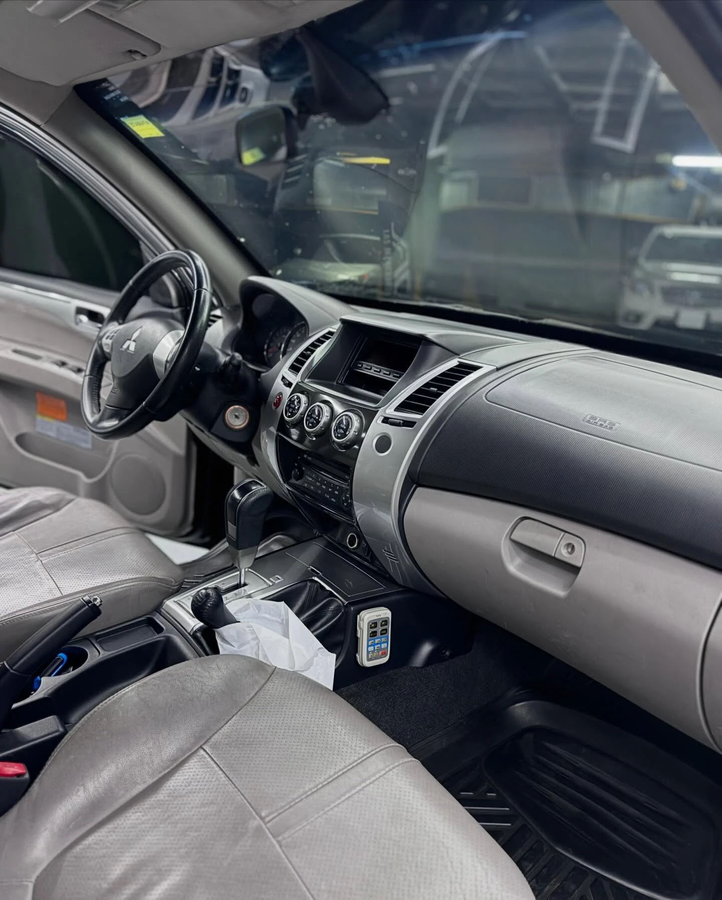 2014 Mitsubishi Montero GLS — photo 6