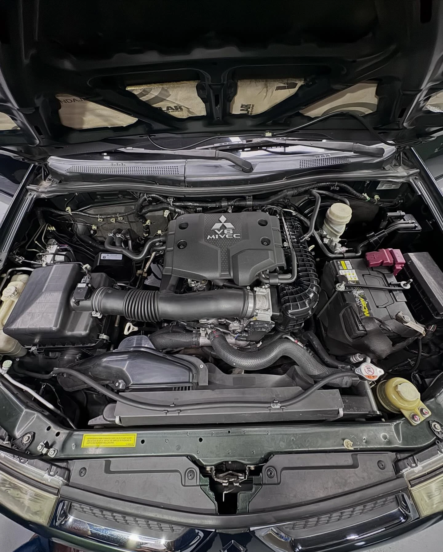2014 Mitsubishi Montero GLS — photo 7