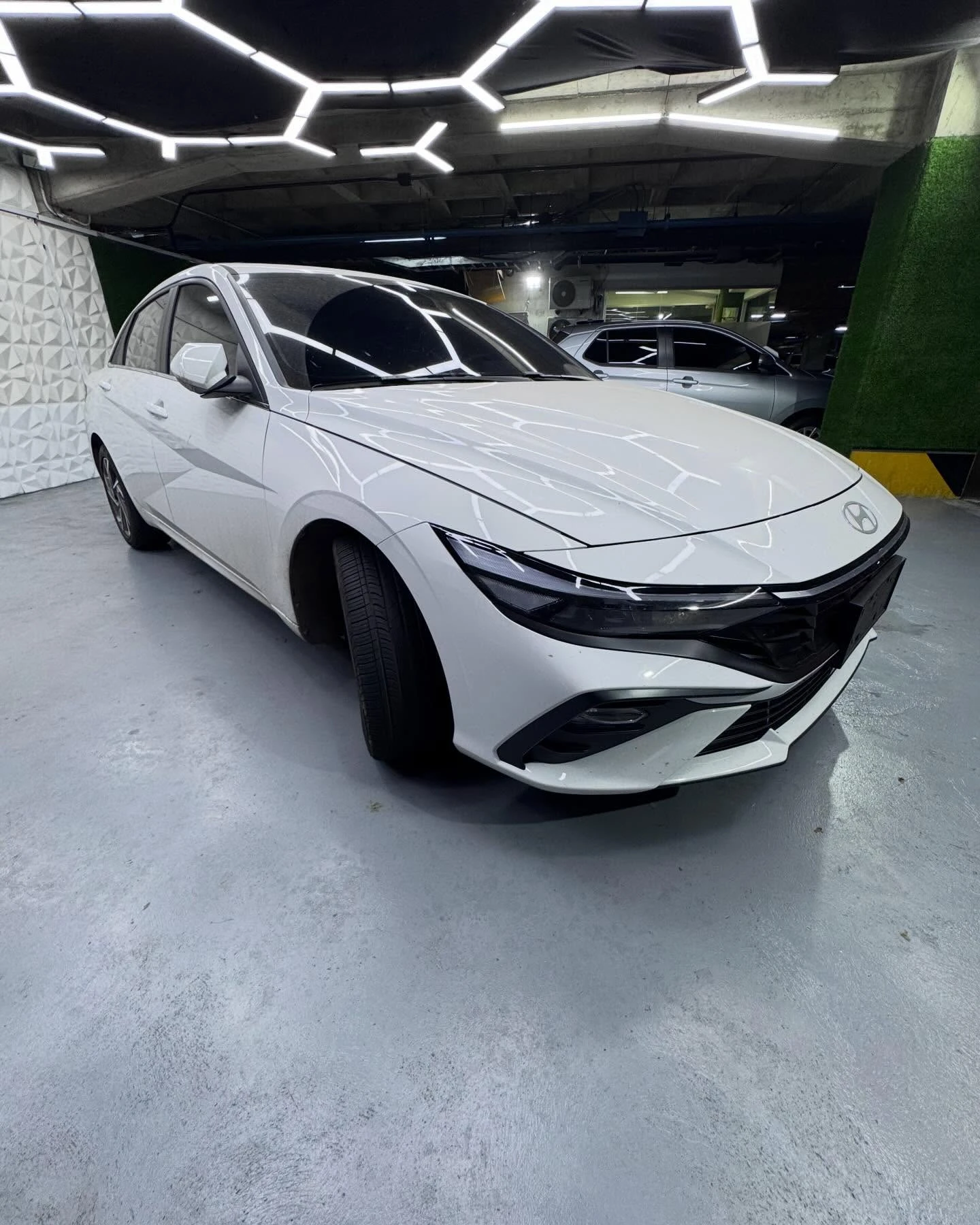 2025 Hyundai Elantra — photo 2