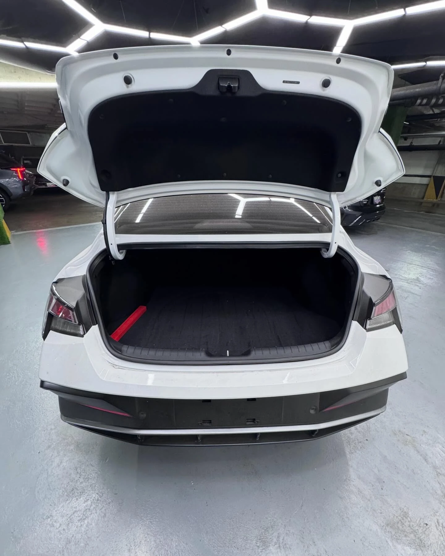 2025 Hyundai Elantra — photo 4