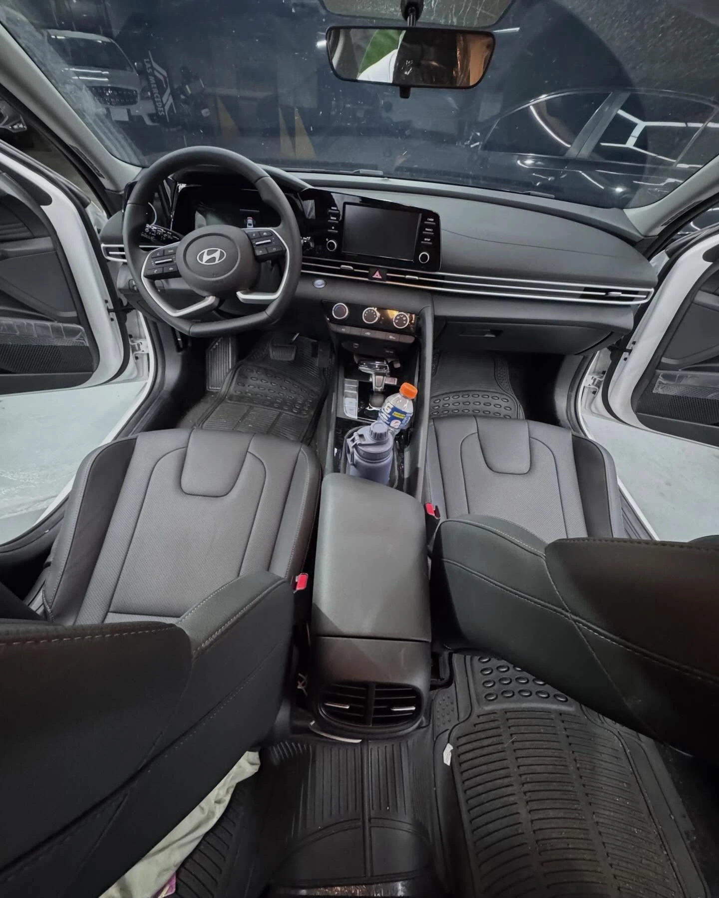 2025 Hyundai Elantra — photo 6