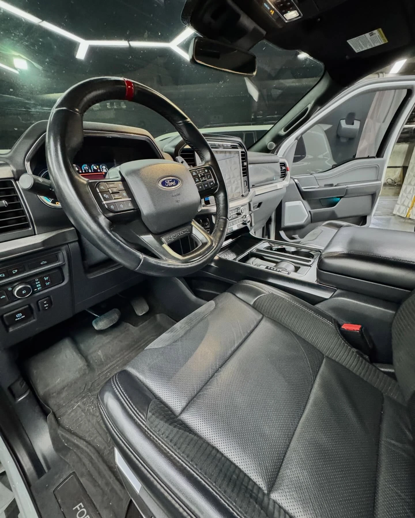 2023 Ford F-150 Raptor — photo 3