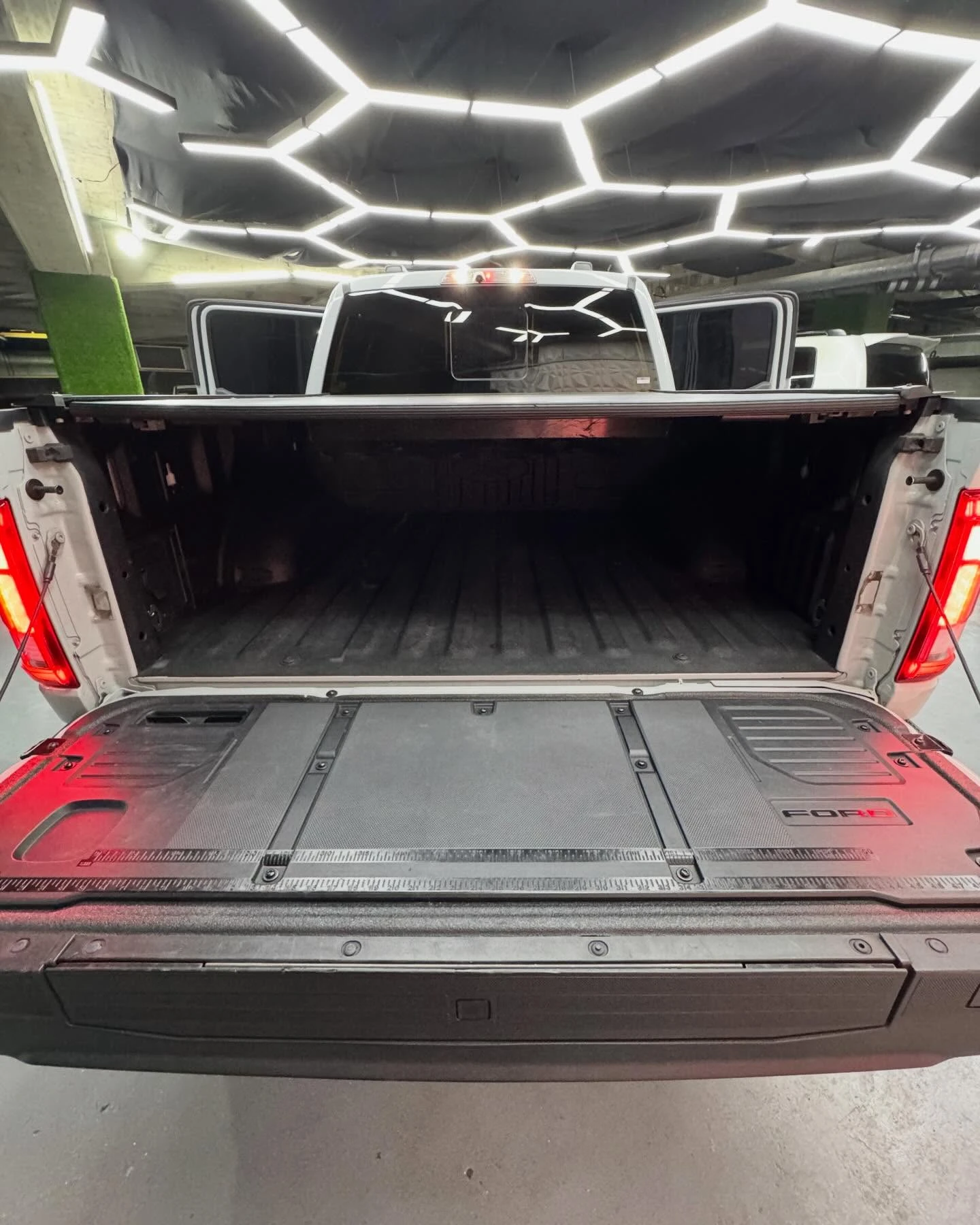 2023 Ford F-150 Raptor — photo 5