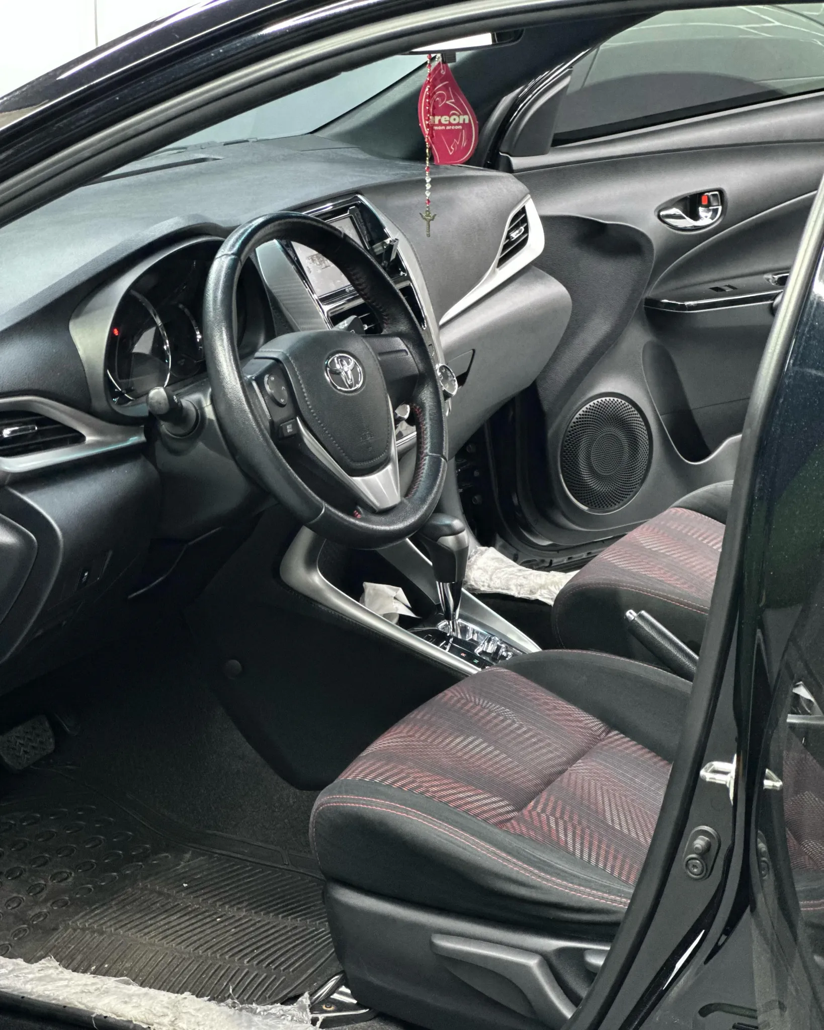 2020 Toyota Yaris — photo 6