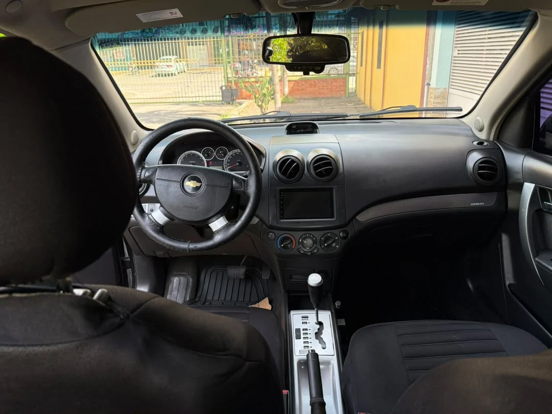2013 Chevrolet Aveo LT — photo 2
