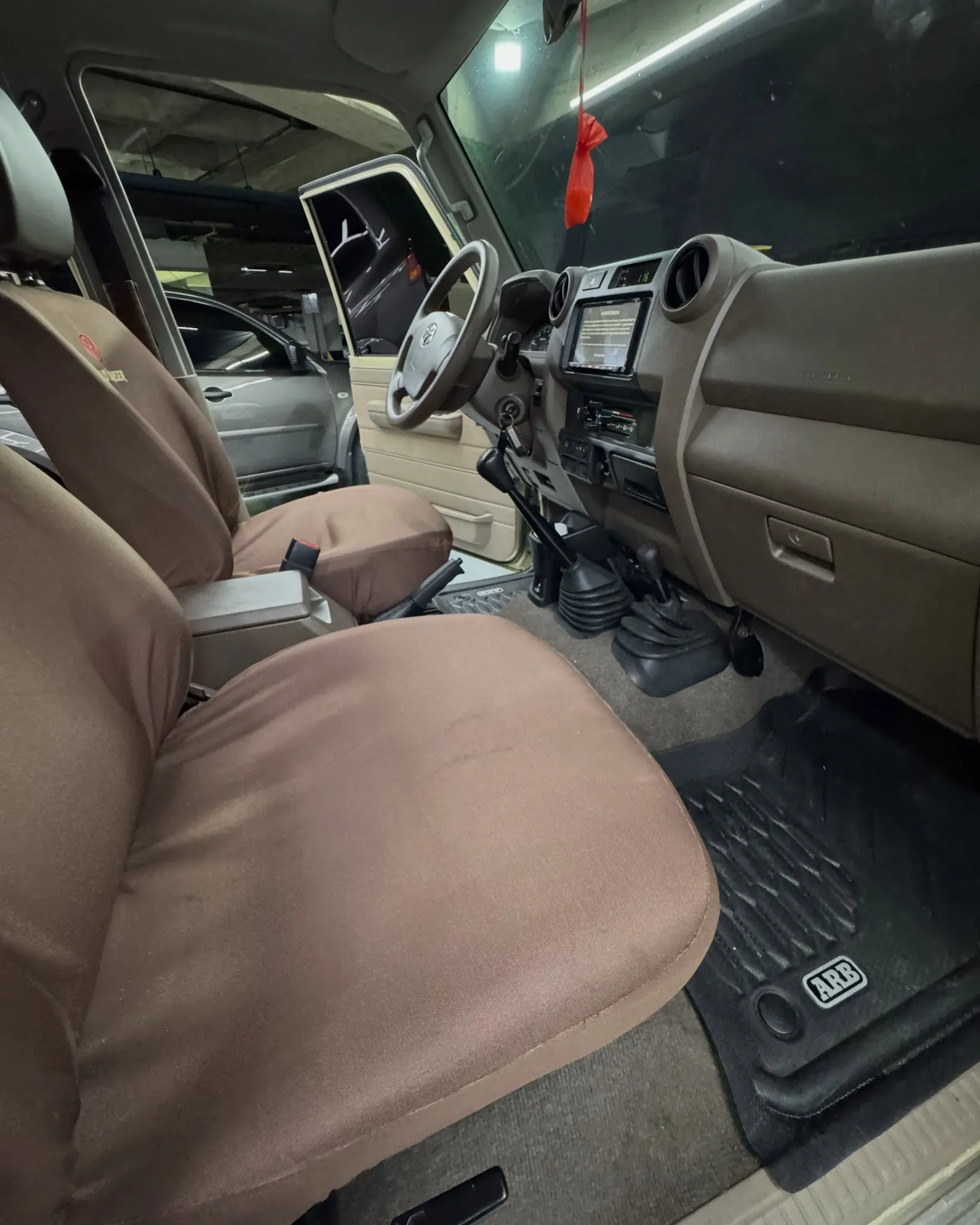 2022 Toyota Land Cruiser Serie 76 — photo 4