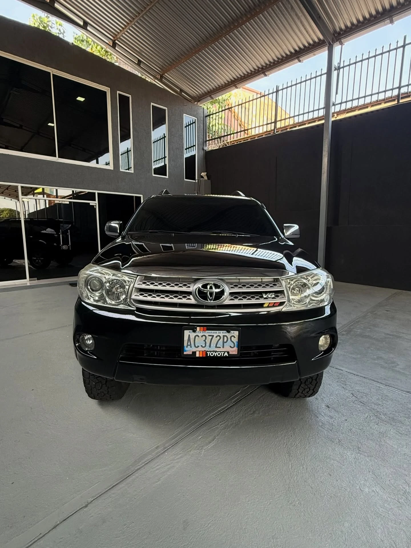 2011 Toyota Fortuner Sr — photo 2