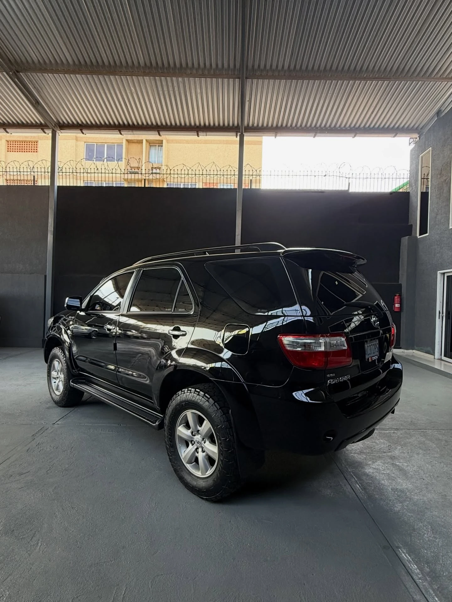 2011 Toyota Fortuner Sr — photo 4