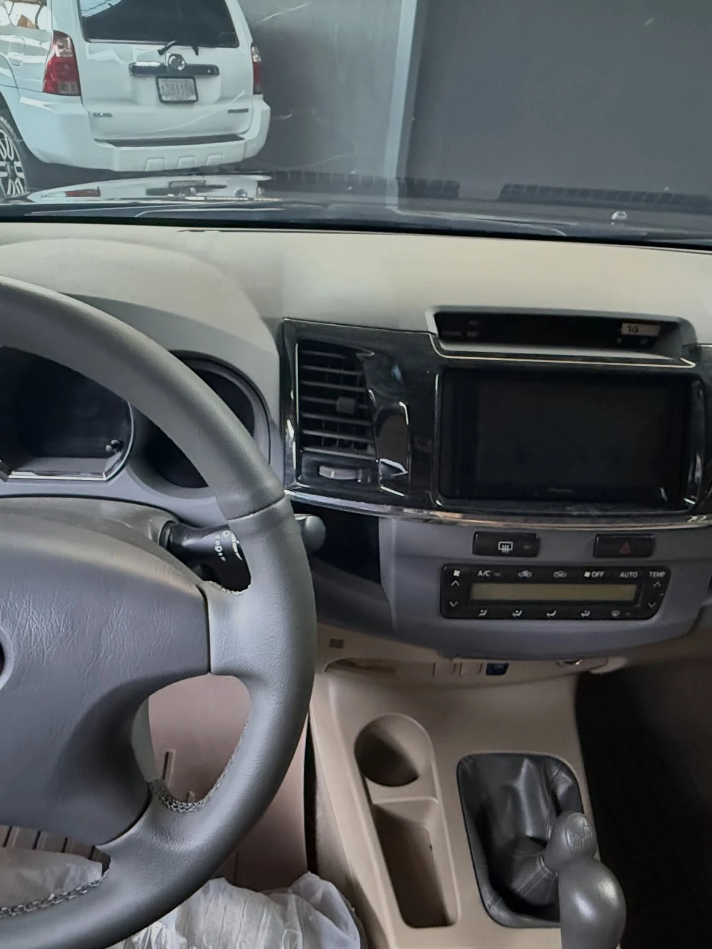2011 Toyota Fortuner Sr — photo 12