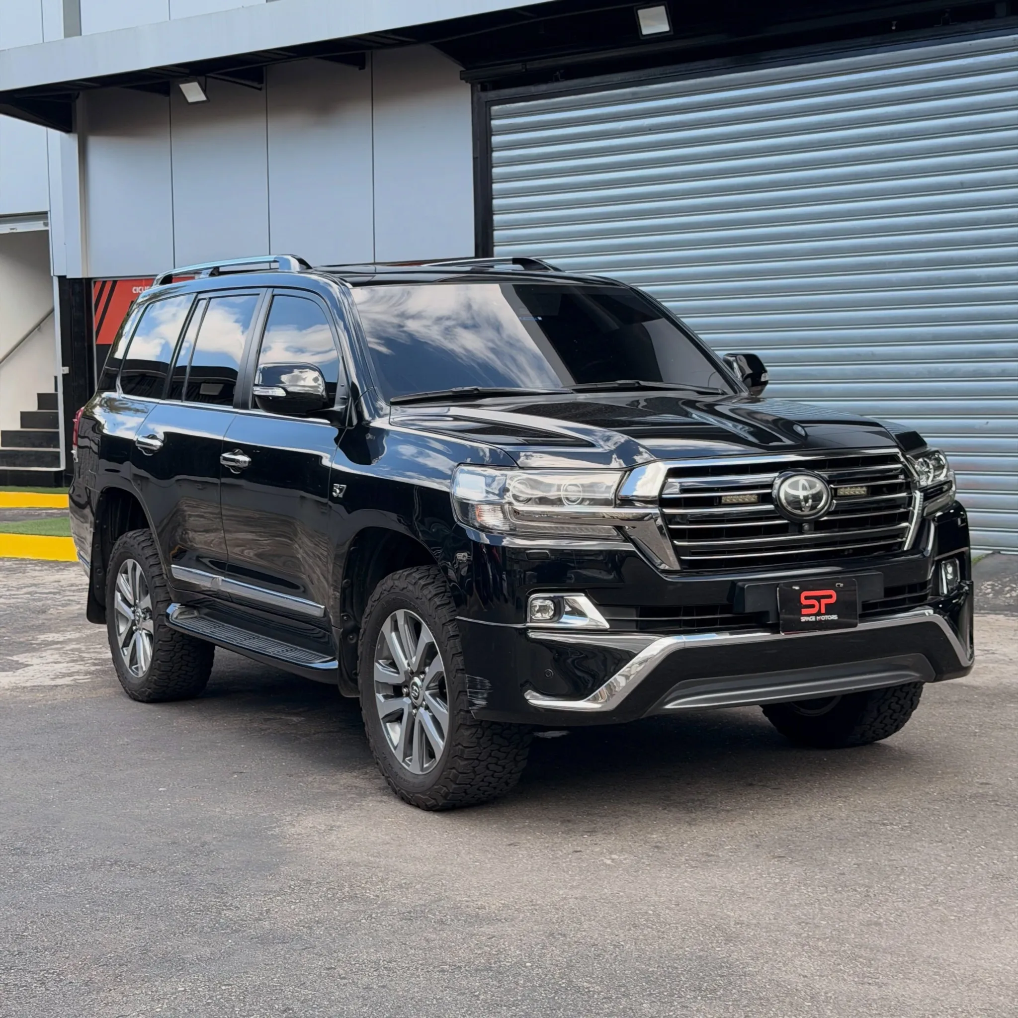 2017 Toyota Land Cruiser 200 Black Edition — photo 2