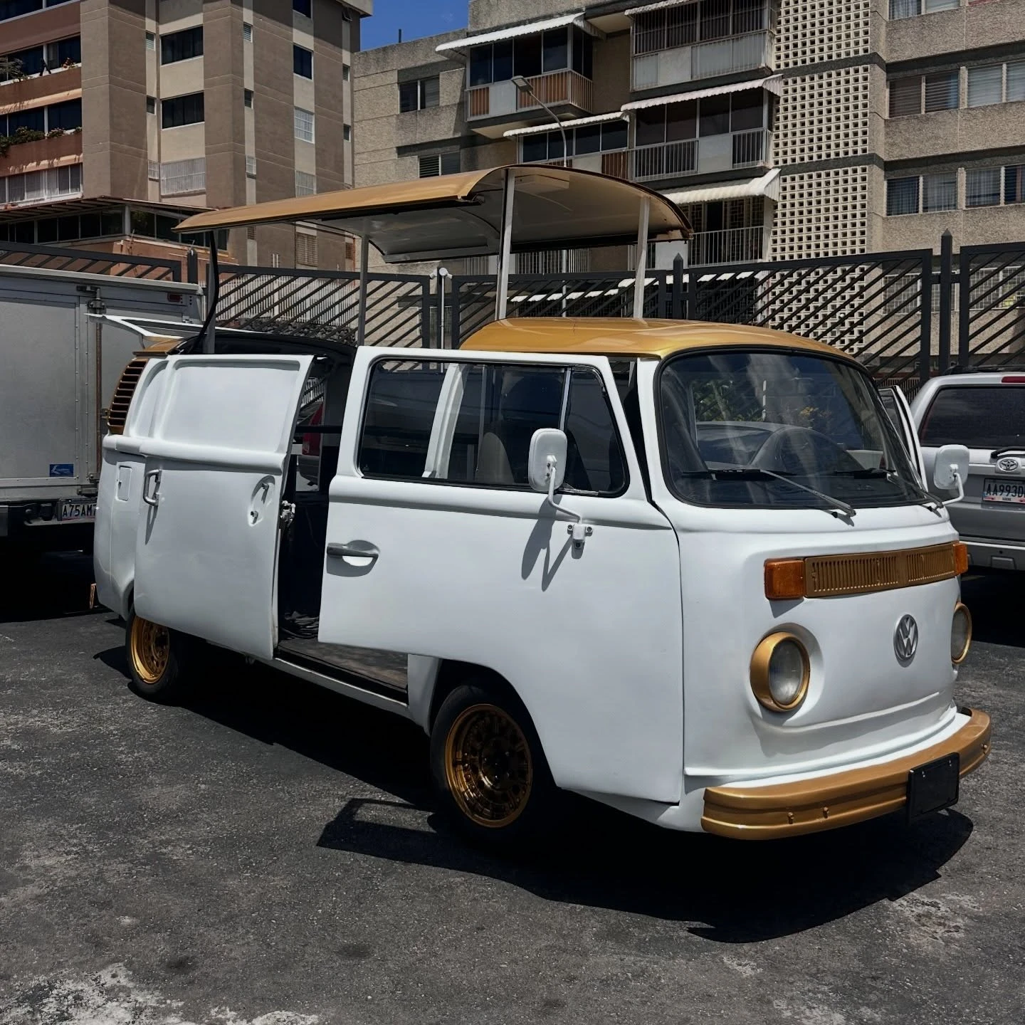 1976 Volkswagen maxi taxi