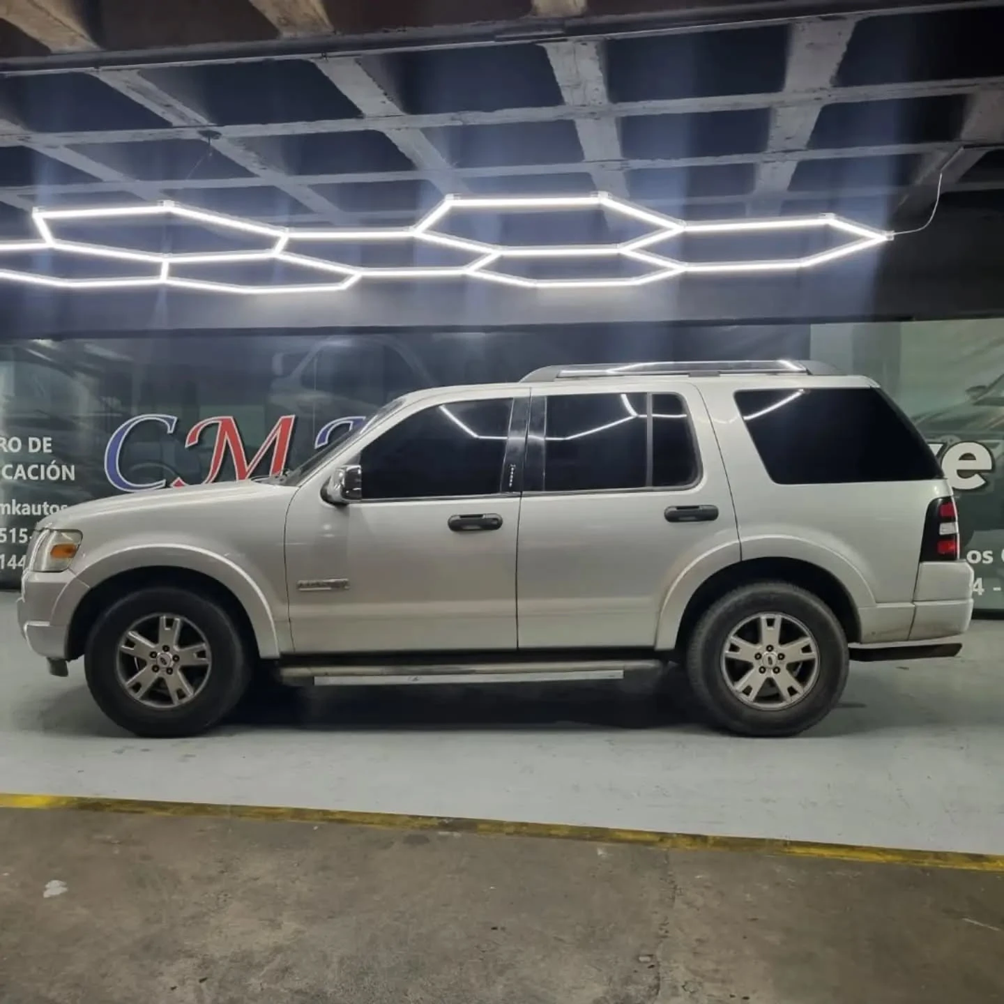 2011 Ford Explorer Eddie Bauer 2011 — photo 2