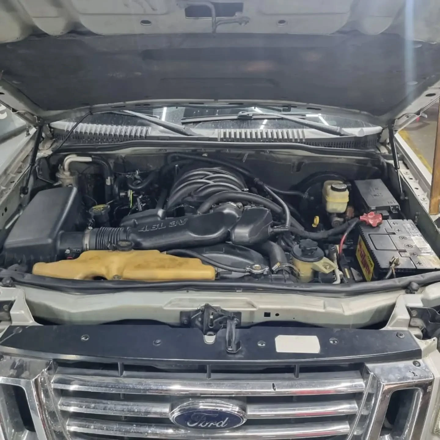 2011 Ford Explorer Eddie Bauer 2011 — photo 8