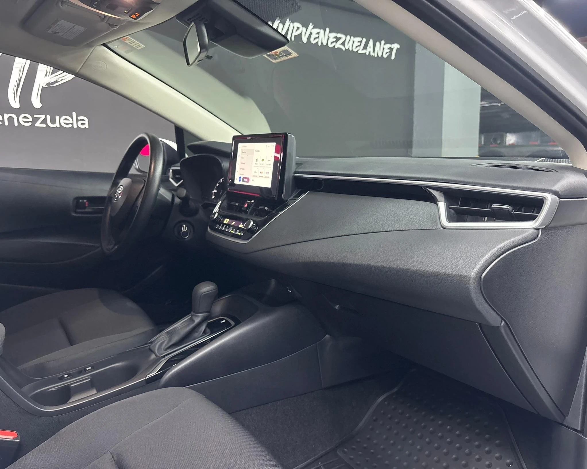 2024 Toyota Corolla LE — photo 9