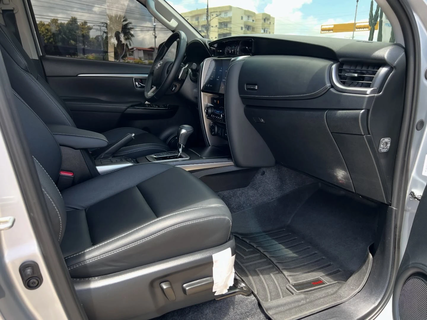 2025 Toyota Fortuner — photo 2