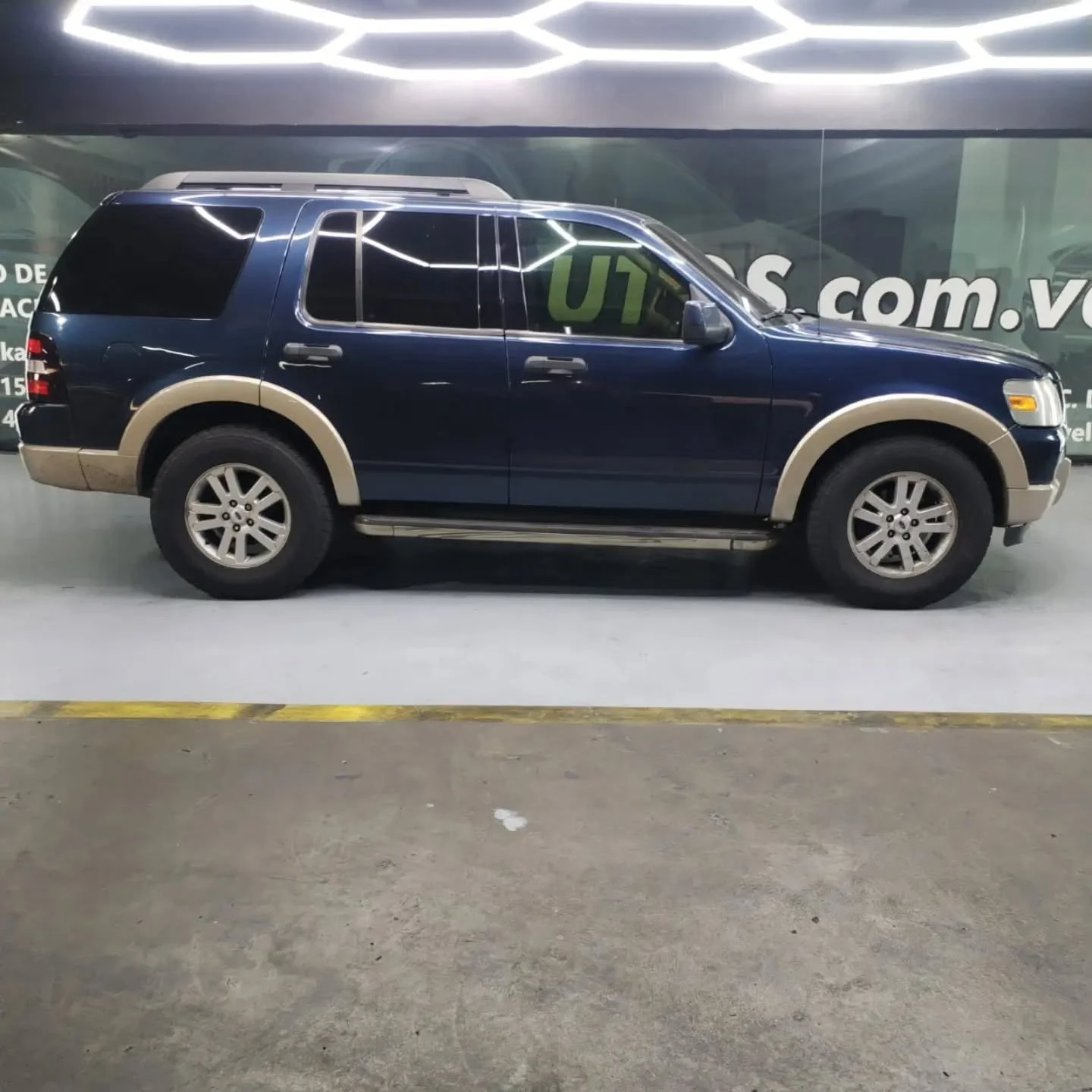 2010 Ford Explorer Eddie Bauer 2010 — foto 2
