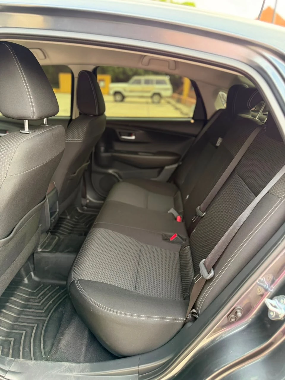 2024 Toyota Yaris E — photo 4
