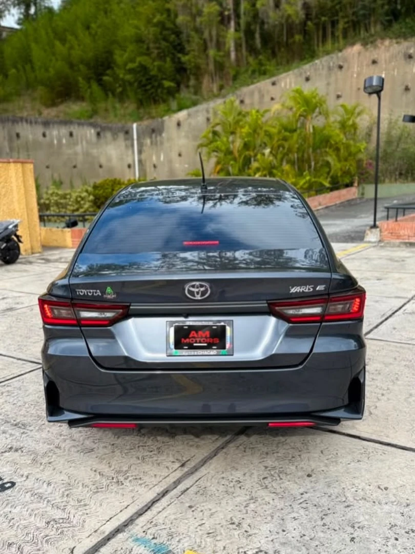 2024 Toyota Yaris E — photo 6