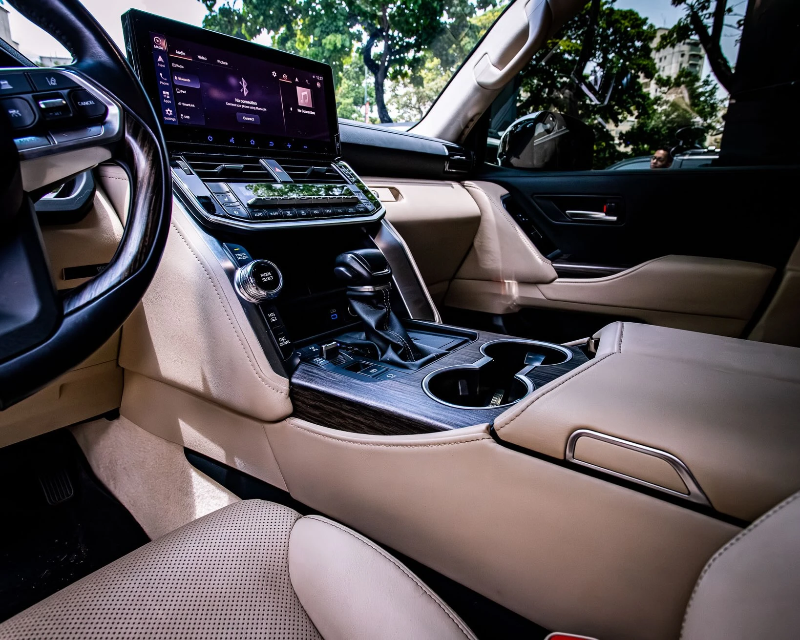 2022 Toyota Land Cruiser LC300 VXR — photo 4