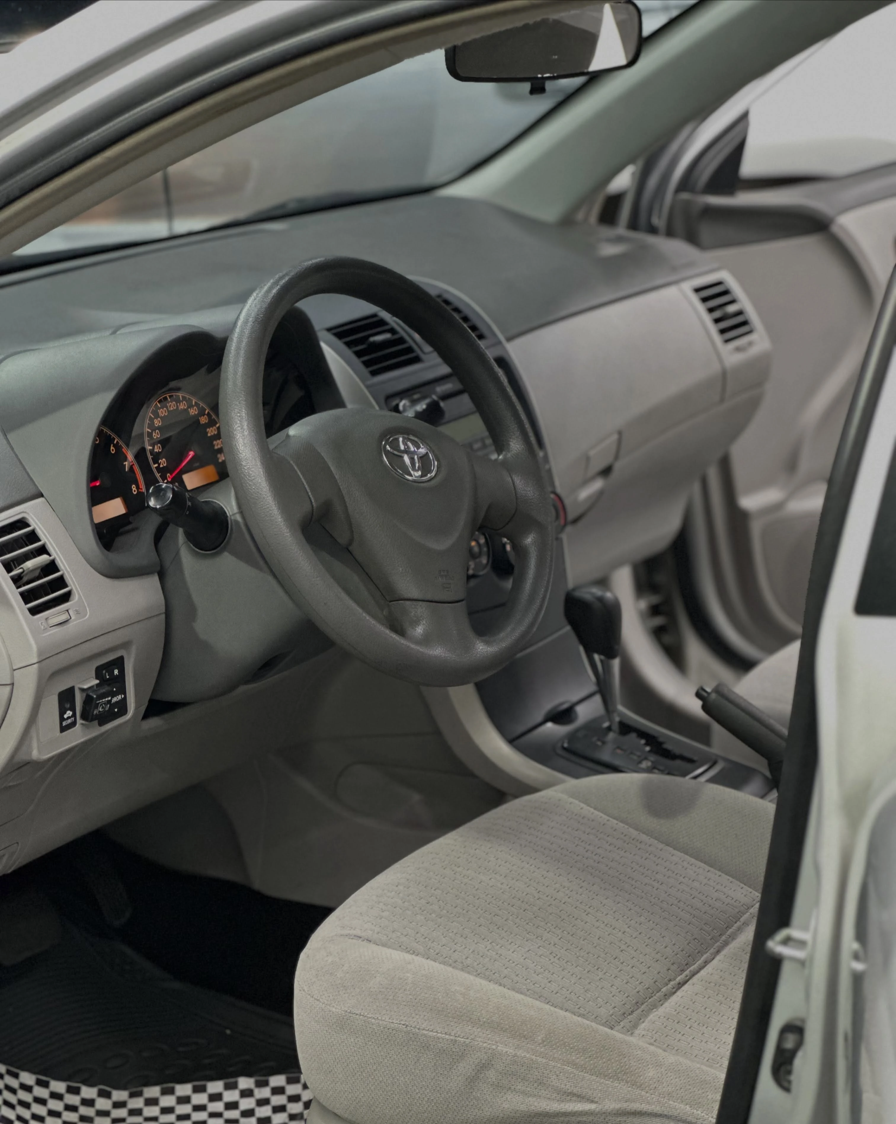2010 Toyota Corolla XEI — photo 4