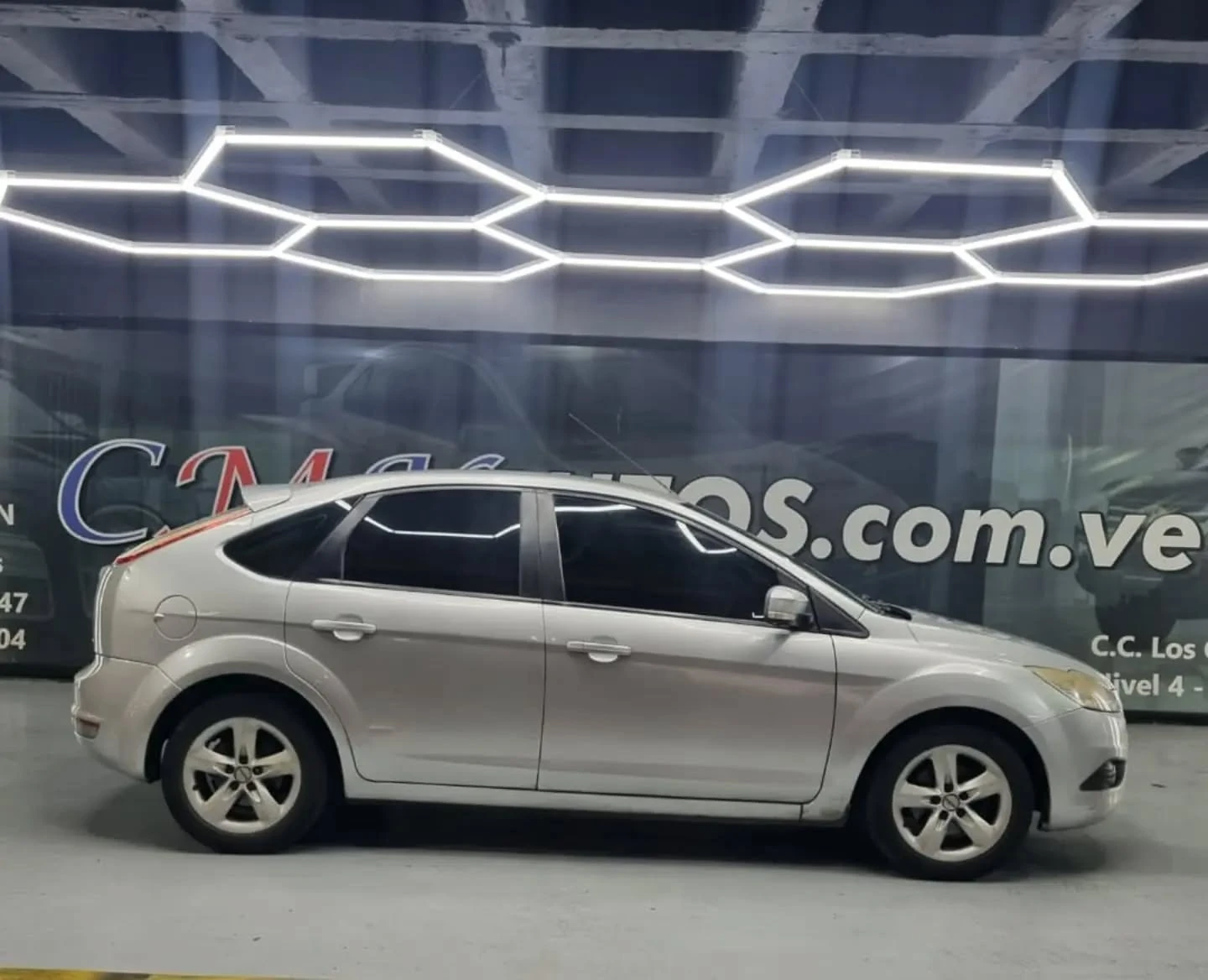 2009 Ford Focus — photo 2