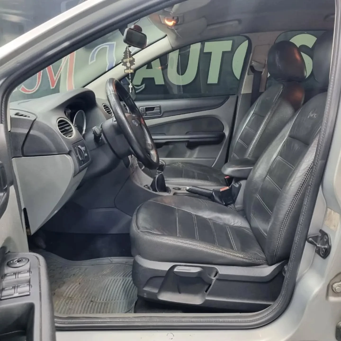 2009 Ford Focus — photo 5