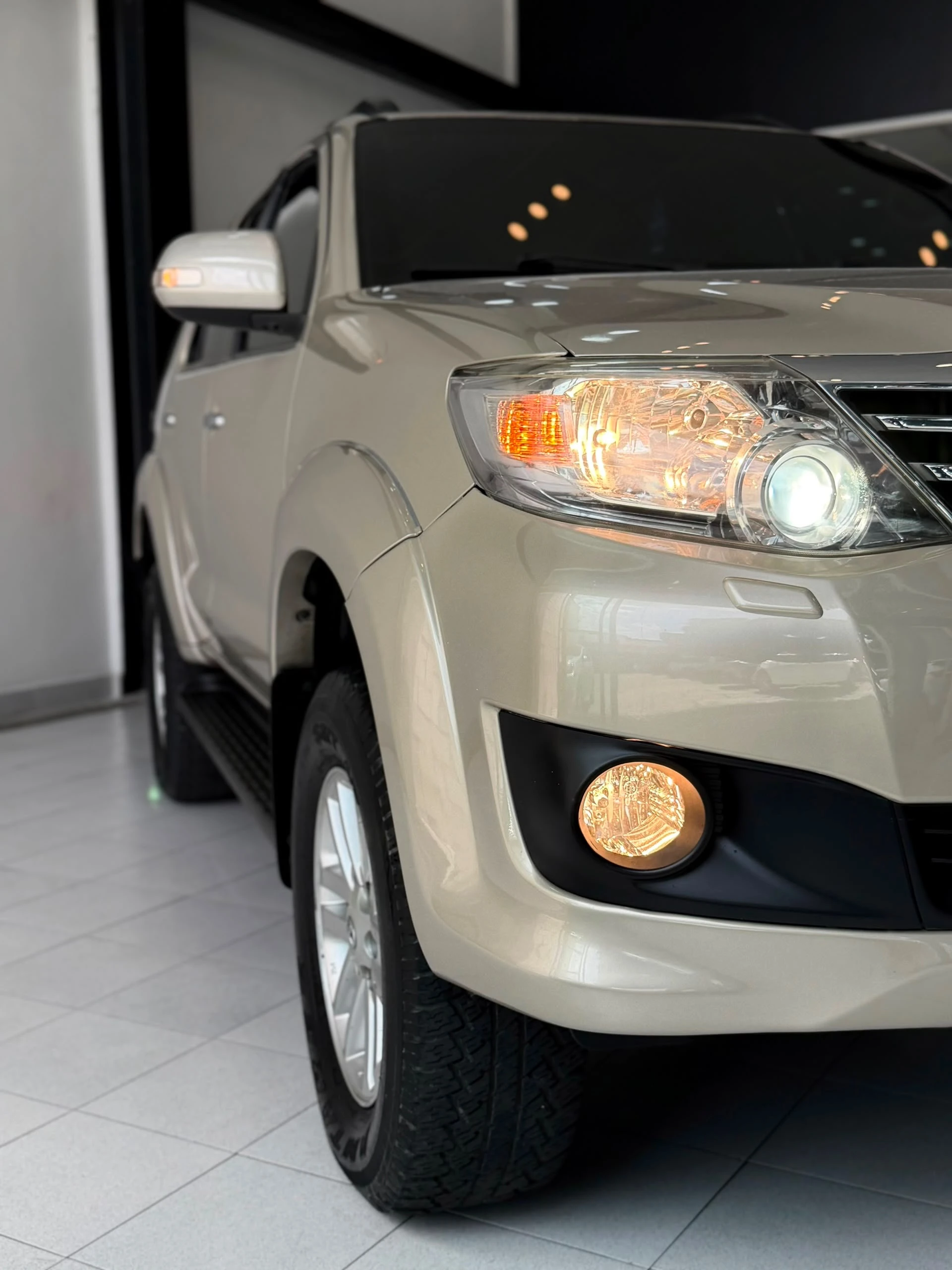 2014 Toyota Fortuner SR — photo 2