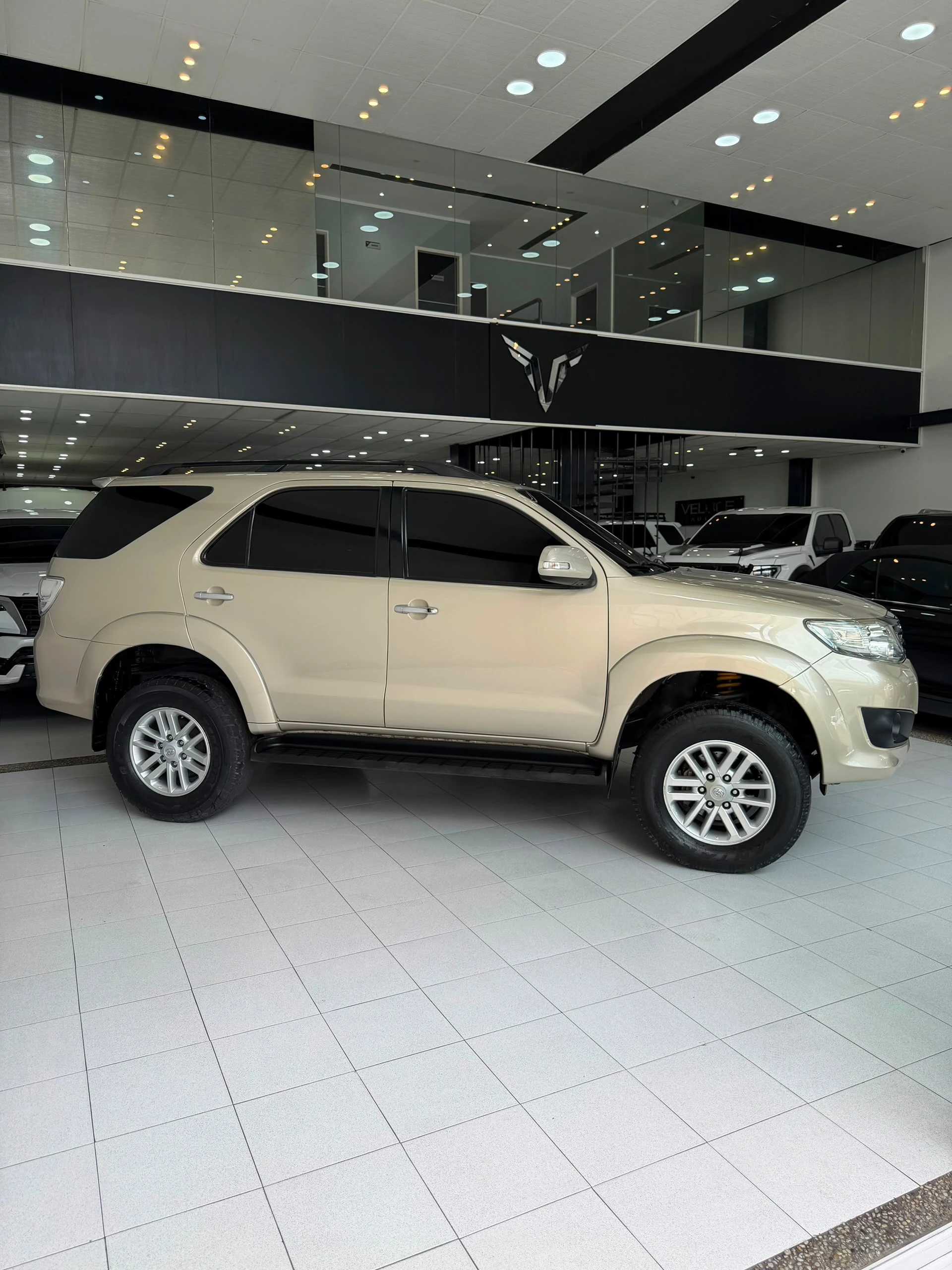 2014 Toyota Fortuner SR — photo 4