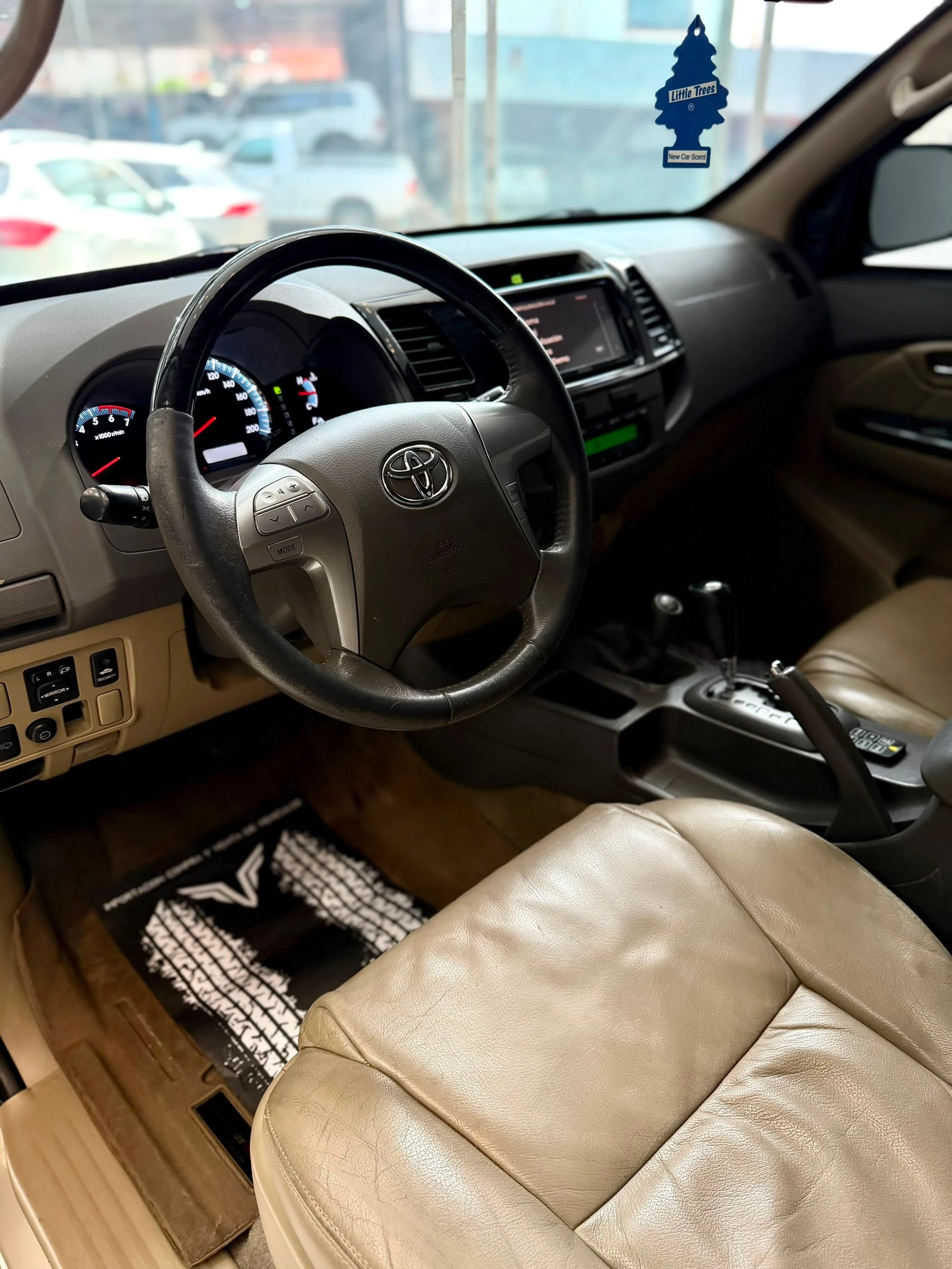 2014 Toyota Fortuner SR — photo 7