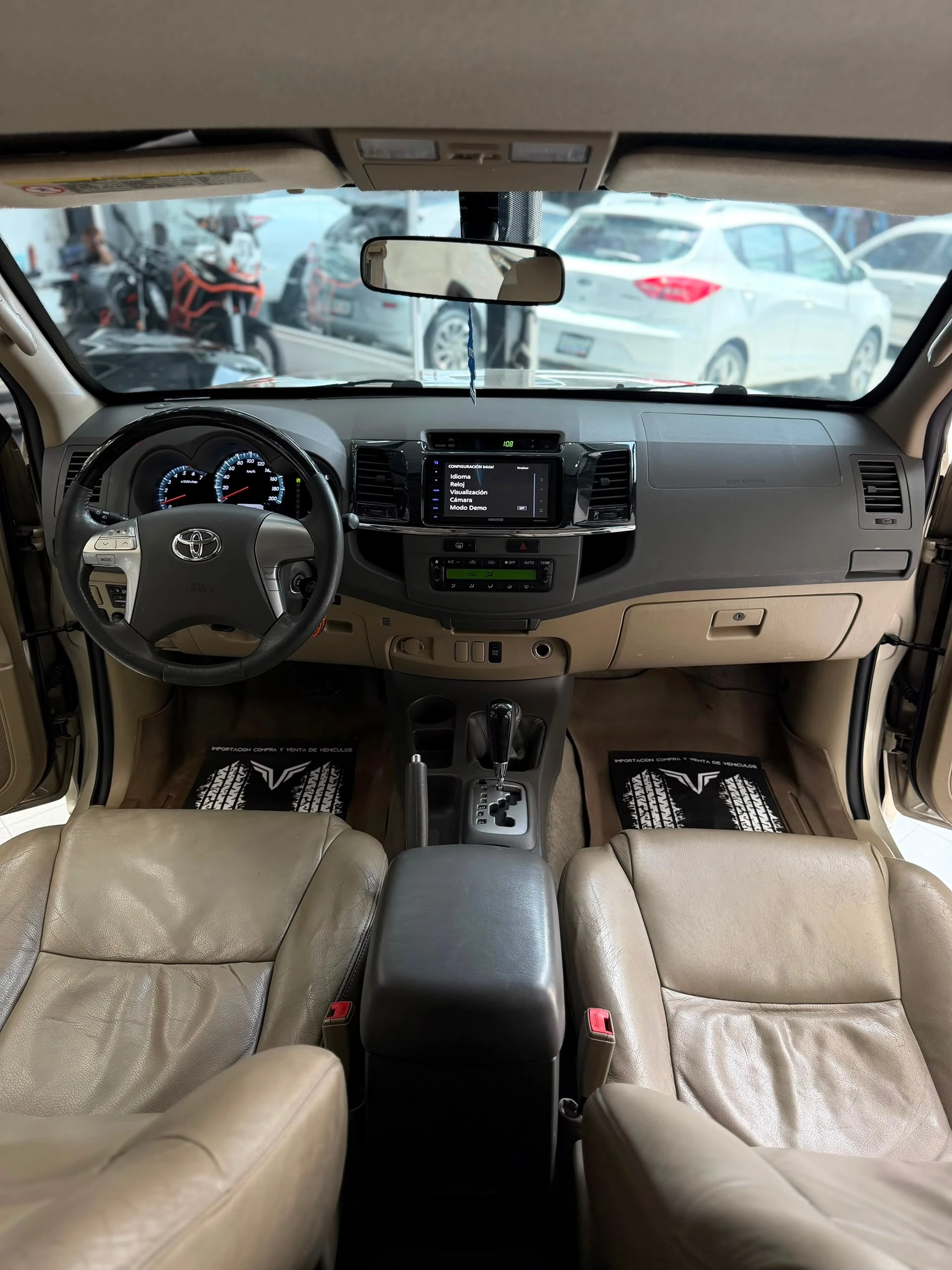 2014 Toyota Fortuner SR — photo 9