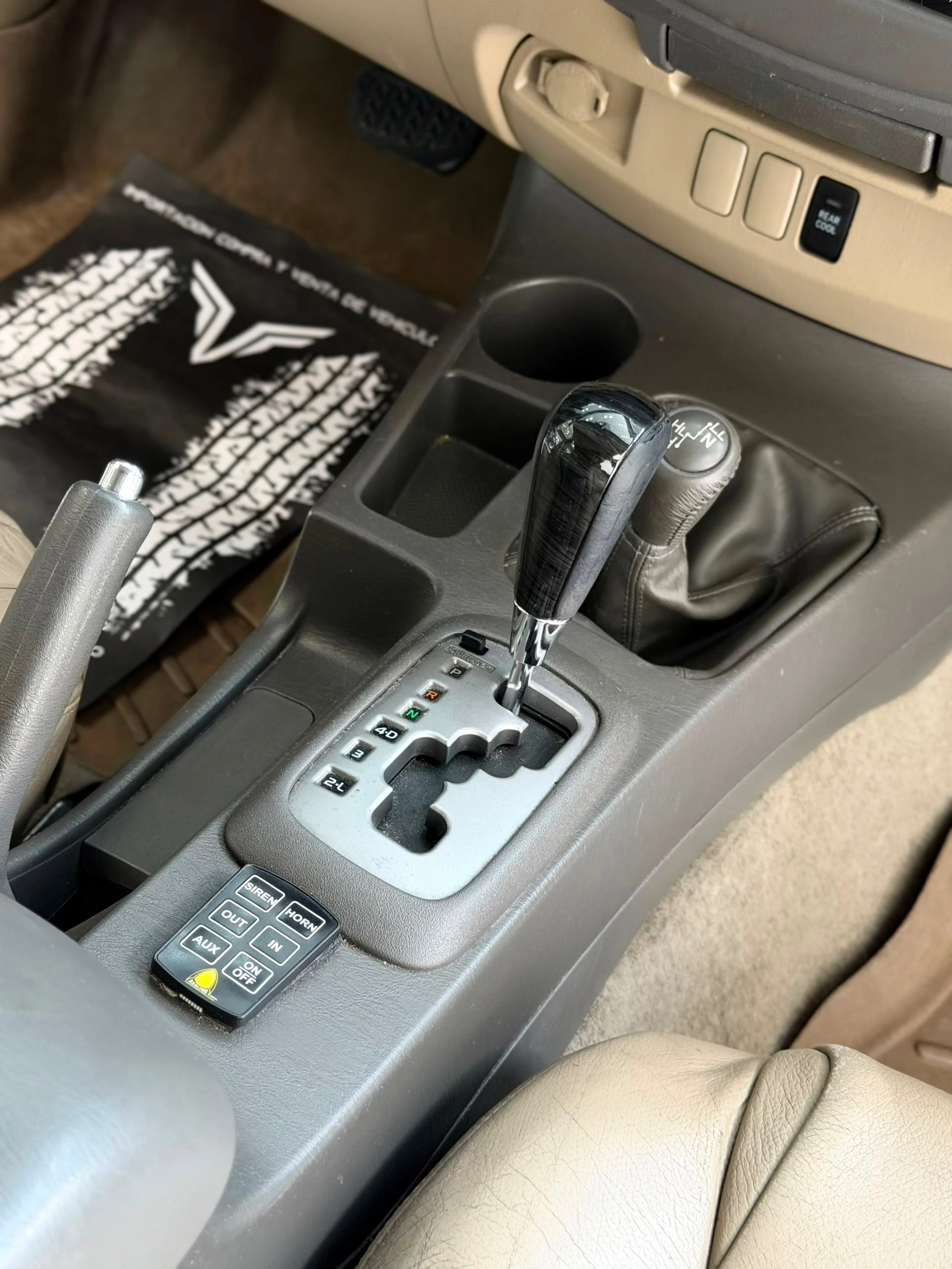 2014 Toyota Fortuner SR — photo 10