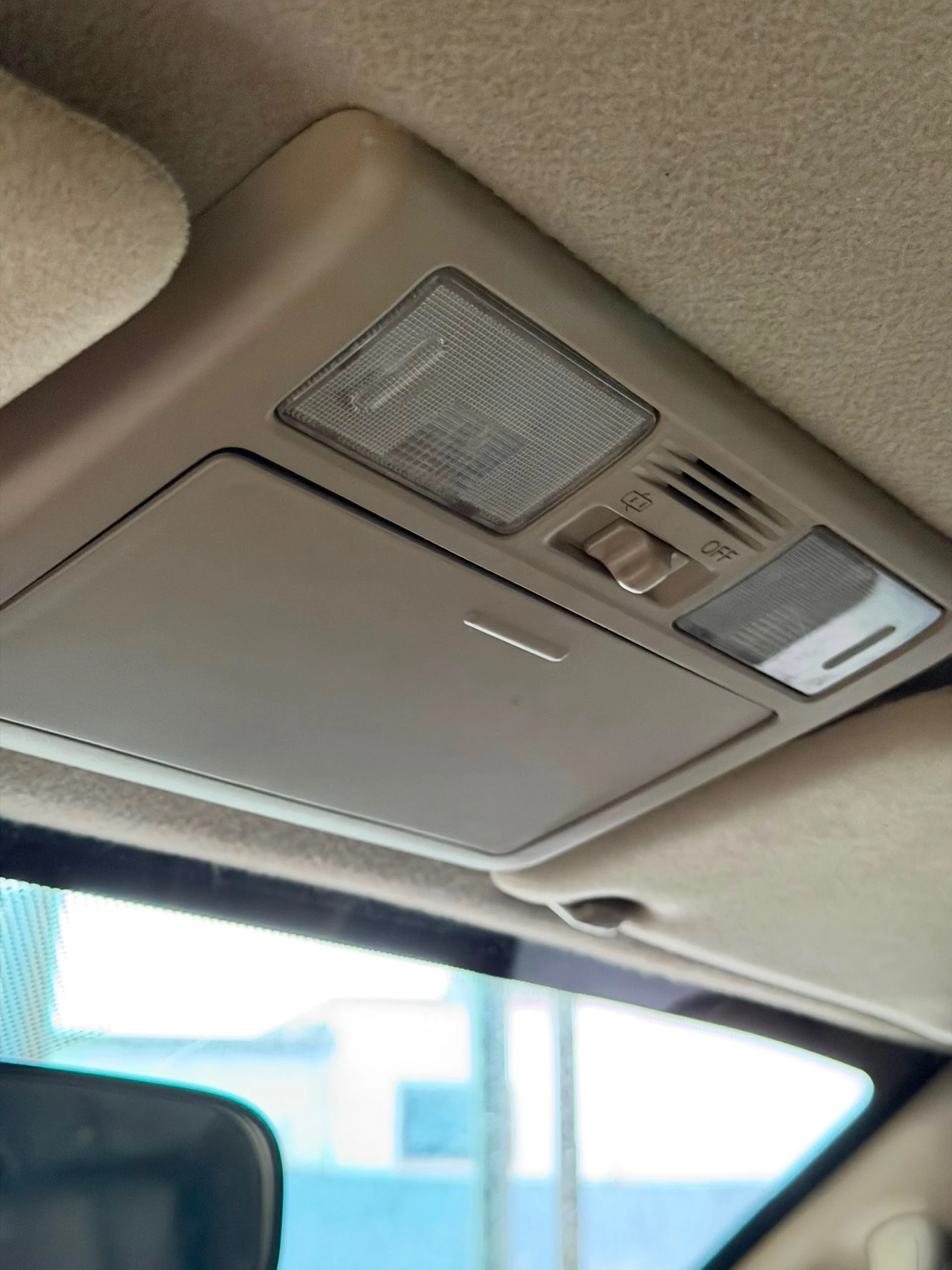 2014 Toyota Fortuner SR — photo 12