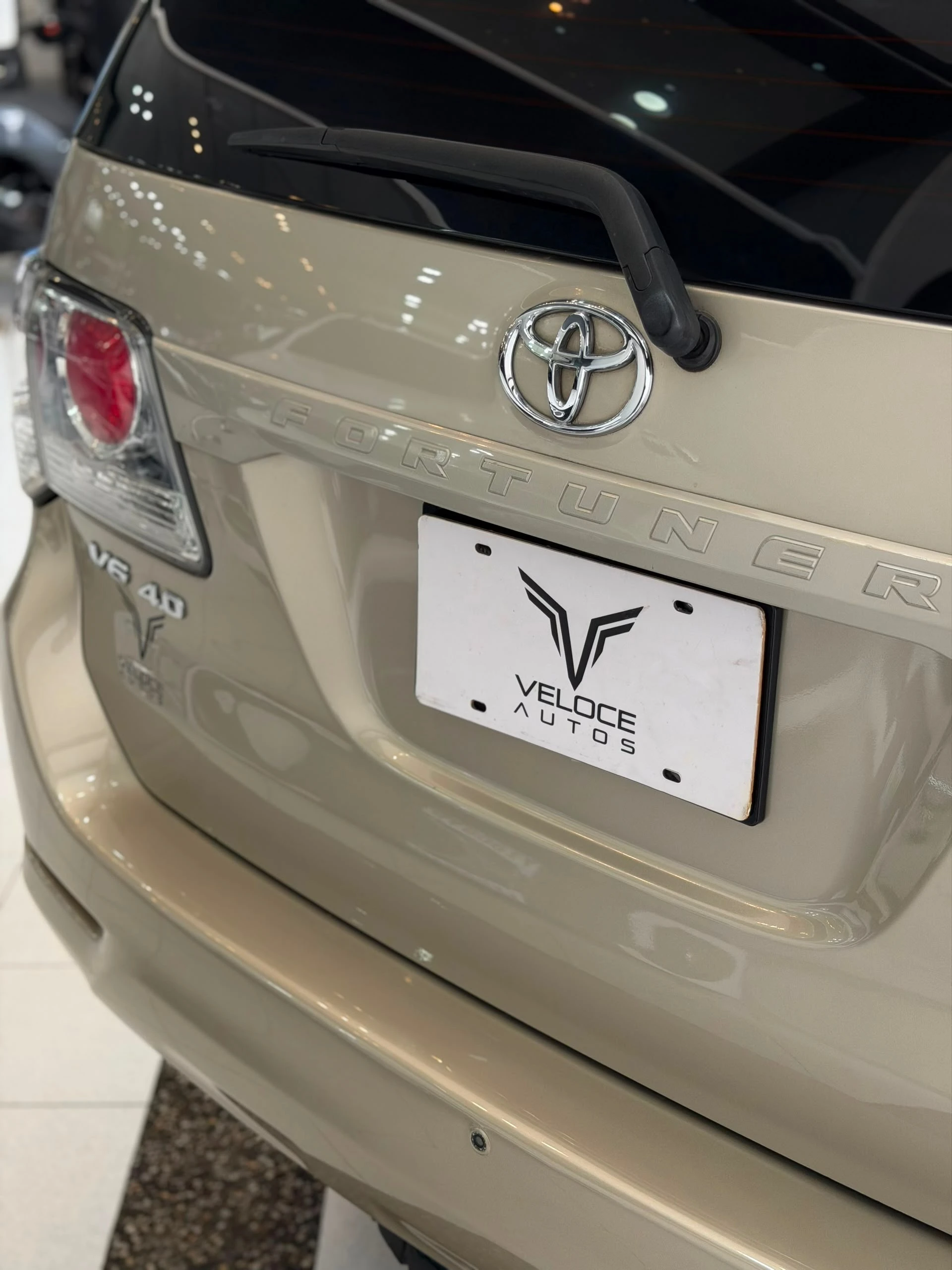 2014 Toyota Fortuner SR — photo 16